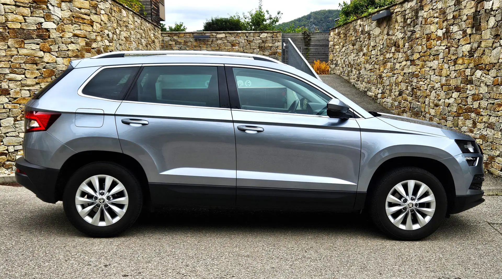 Skoda Karoq Ambition 1.0 Limited*ACC*Virtual Cockpit*el. Heck* Gris - 1