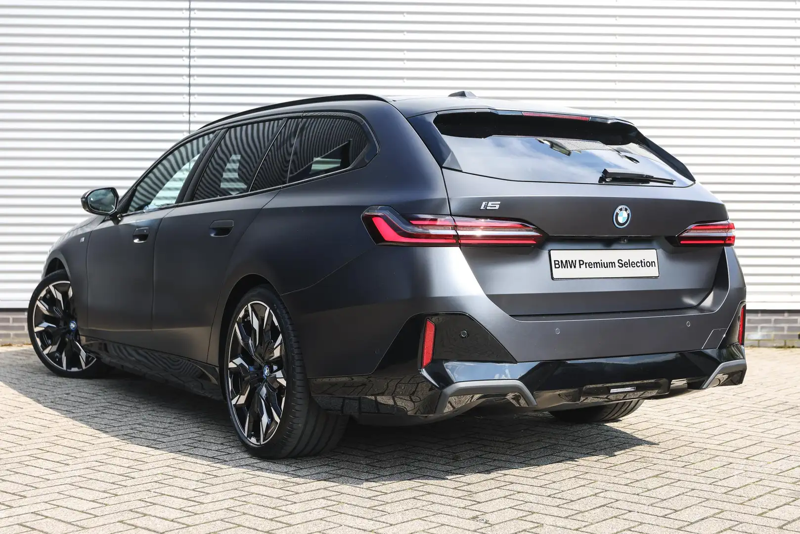 BMW i5 Touring eDrive40 M Sport / Panoramadak / Trekhaak Gris - 2