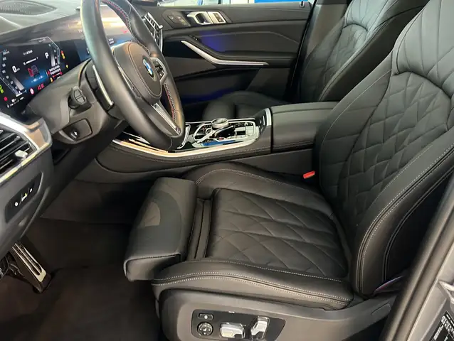 BMW X5 M view 4