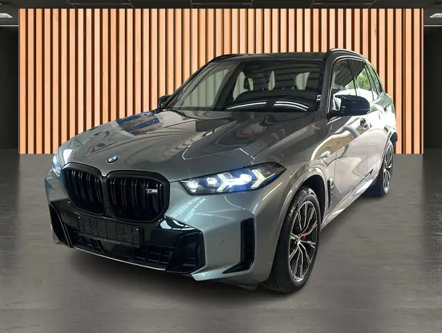 BMW X5 M view 2