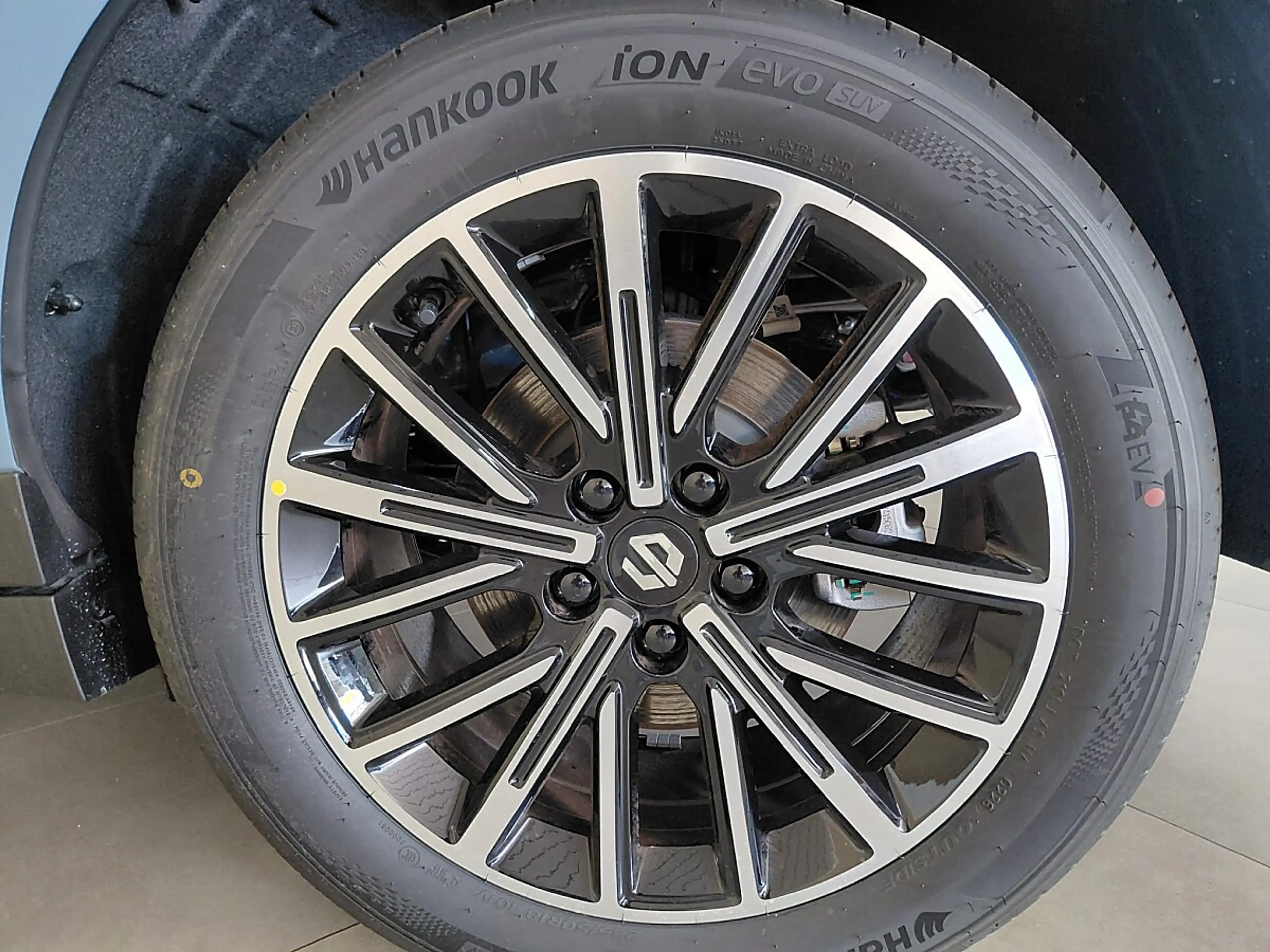 Leapmotor B10 Hybrid Design — photo 12