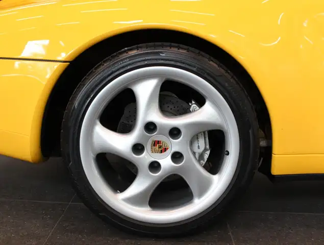 Porsche 911 view 16