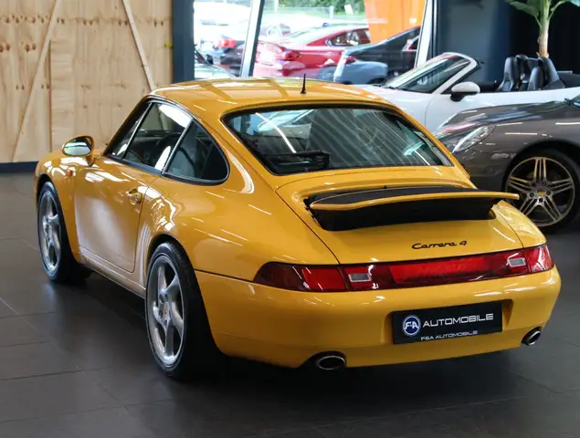 Porsche 993 view 4