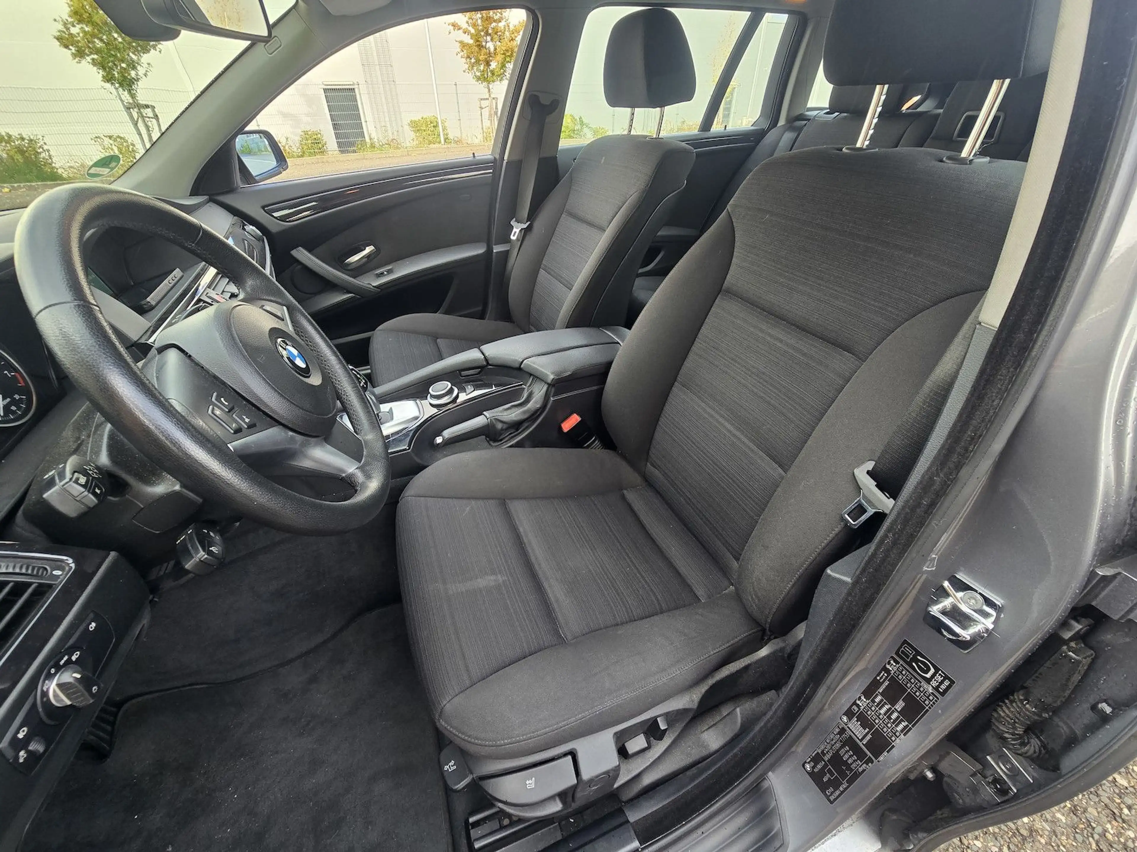 BMW 523 Automatic NAVI Klimaautomatik-90 000KM- — photo 9