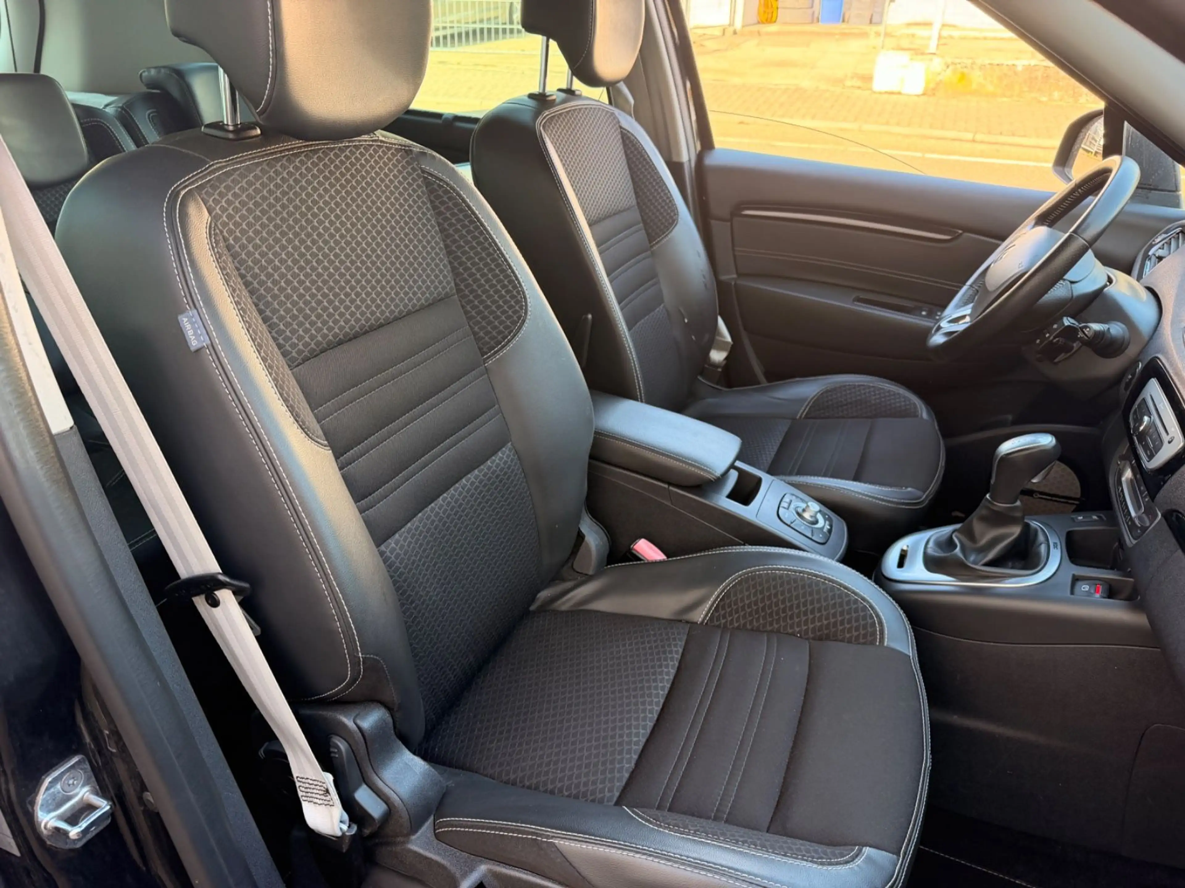 Renault Scenic III Xmod BOSE Edition 1.5 dci Automatik — photo 9