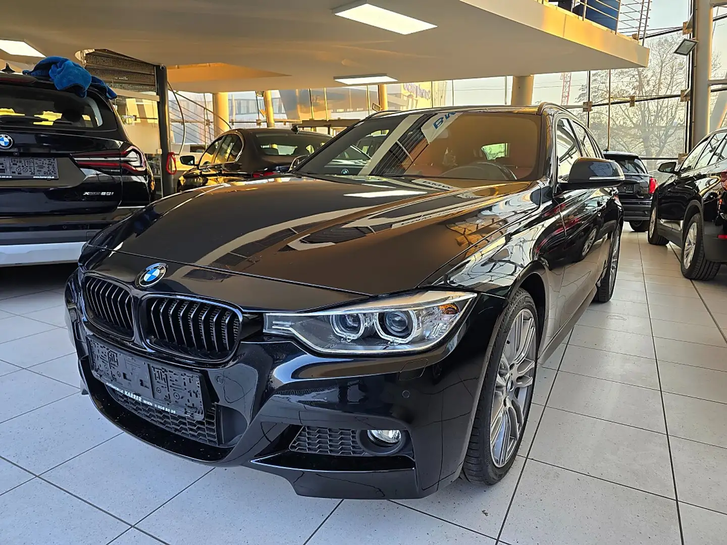 BMW 335 i xDrive Touring Aut. M Aerodynamikpaket/Vollle... Schwarz - 1