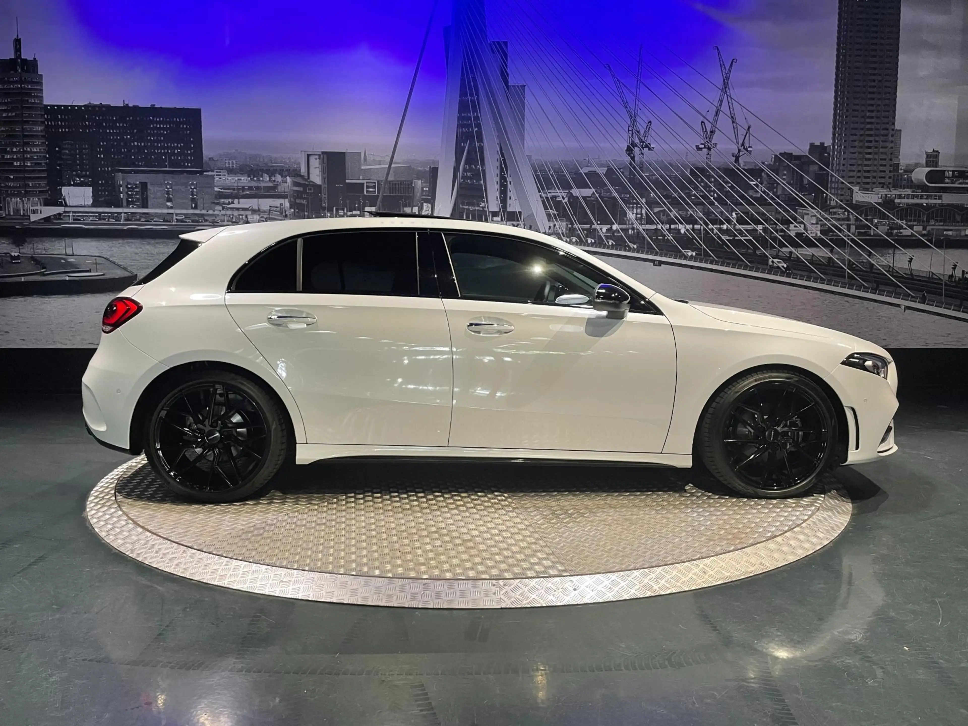 Mercedes-Benz A 180 Business Solution AMG *NL Auto*Led*Pano*Camera* — photo 2