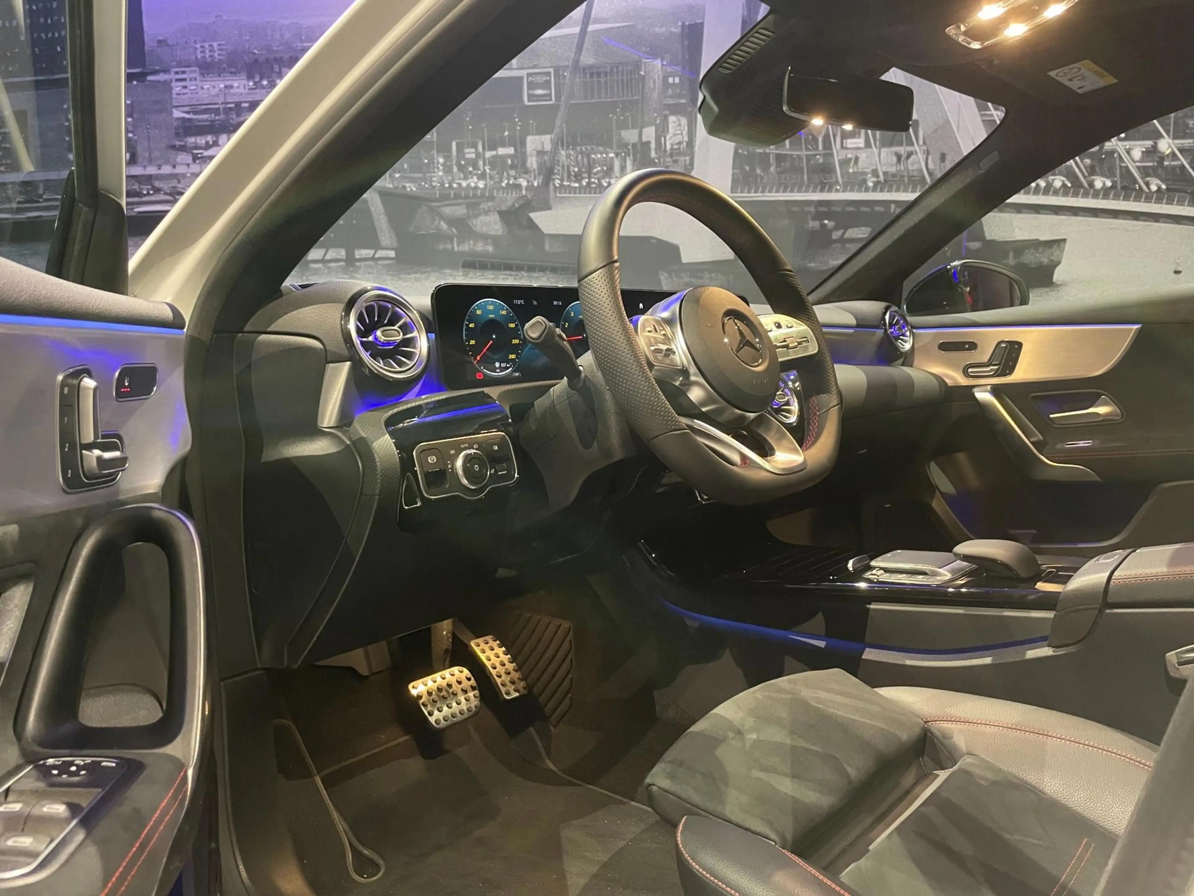 Mercedes-Benz A 180 Business Solution AMG *NL Auto*Led*Pano*Camera* — photo 15