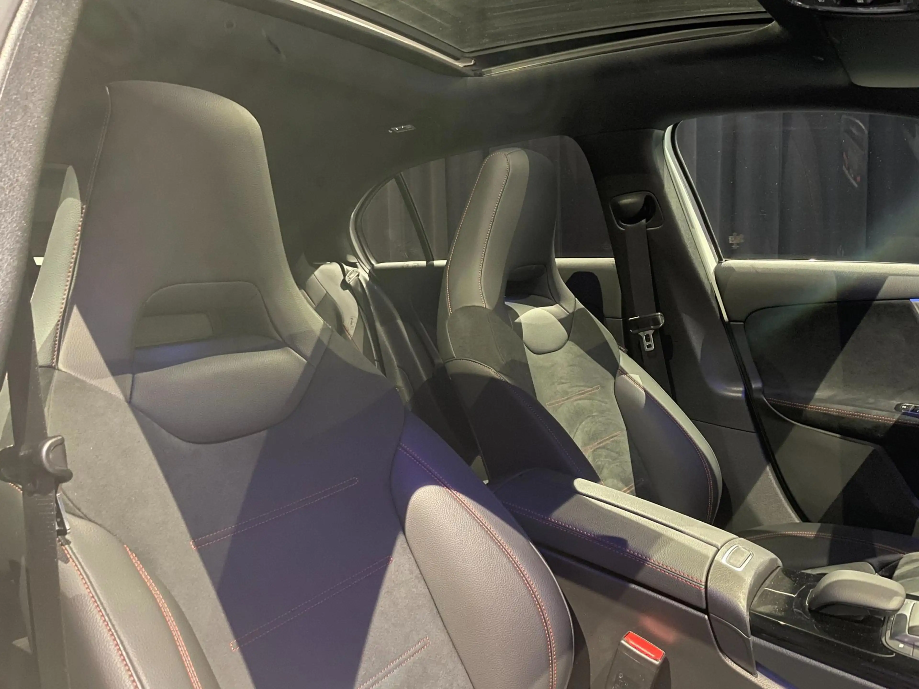 Mercedes-Benz A 180 Business Solution AMG *NL Auto*Led*Pano*Camera* — photo 25
