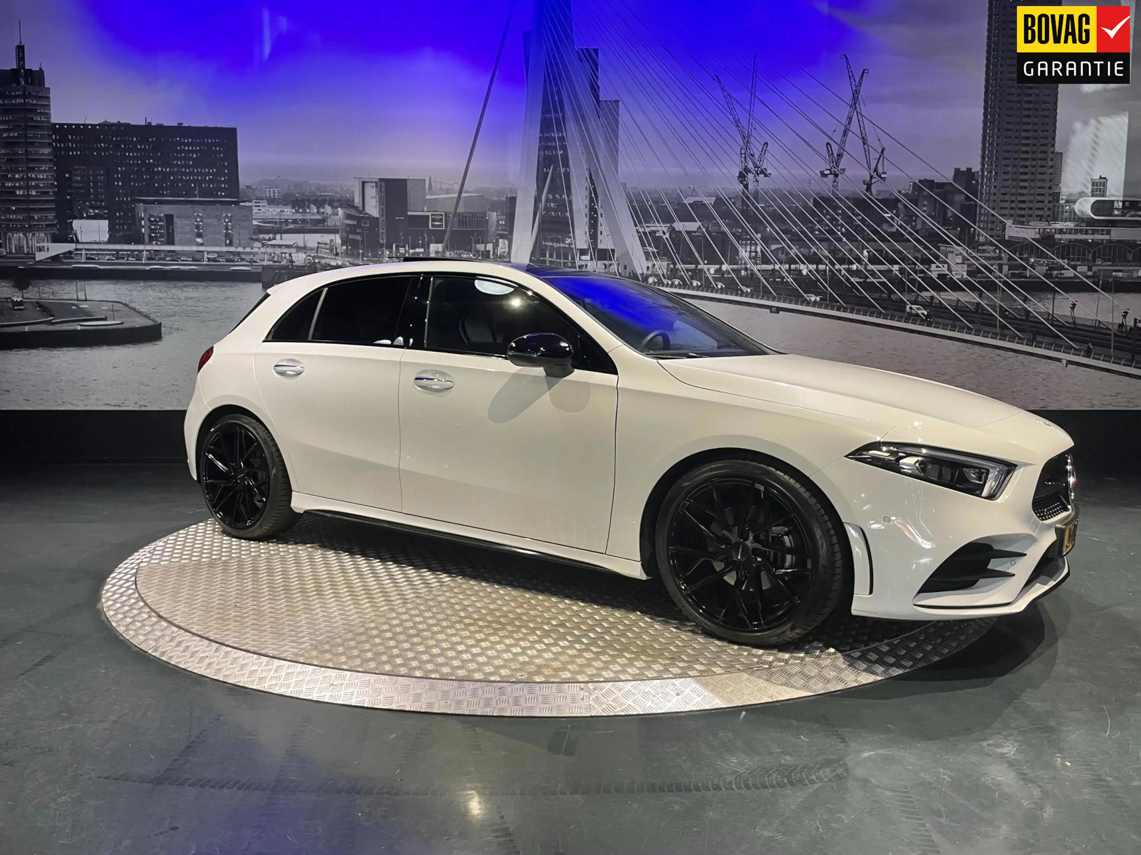 Mercedes-Benz A 180 Business Solution AMG *NL Auto*Led*Pano*Camera*