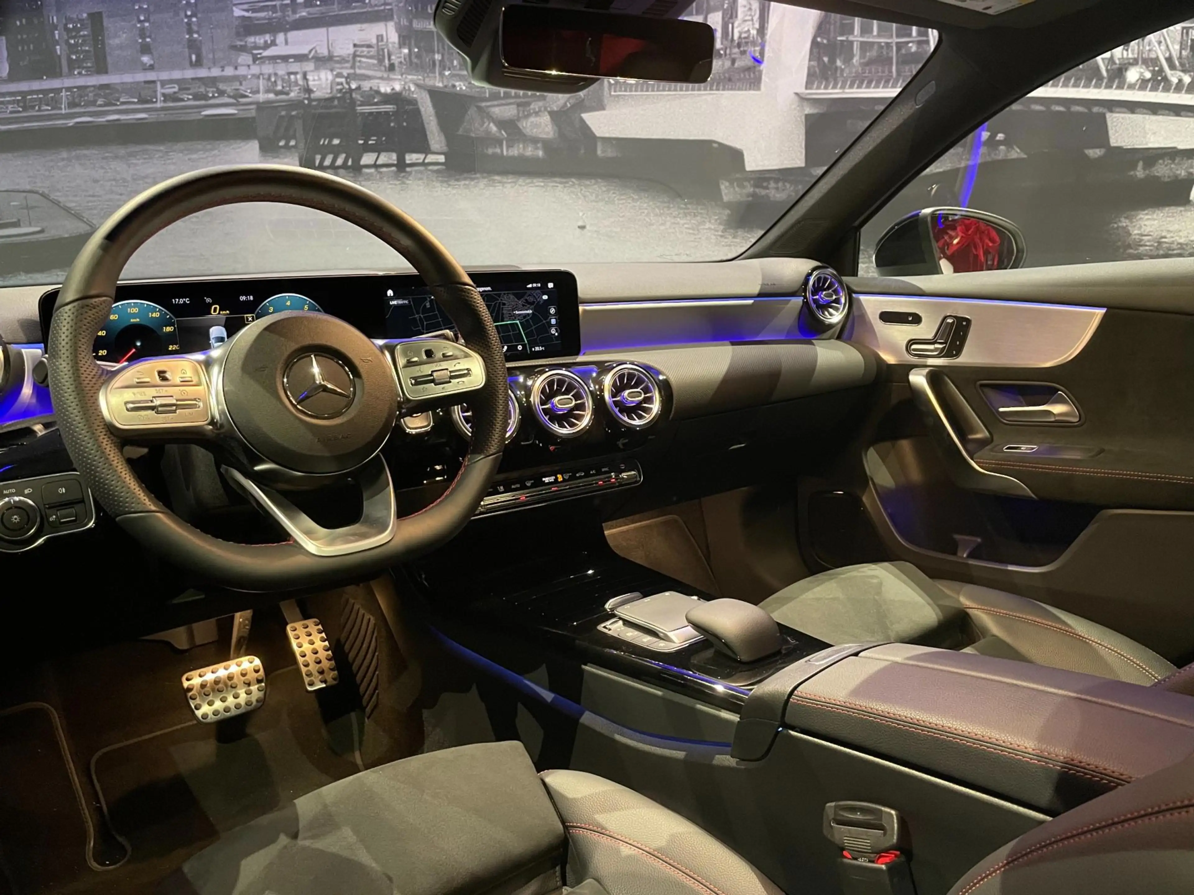 Mercedes-Benz A 180 Business Solution AMG *NL Auto*Led*Pano*Camera* — photo 21