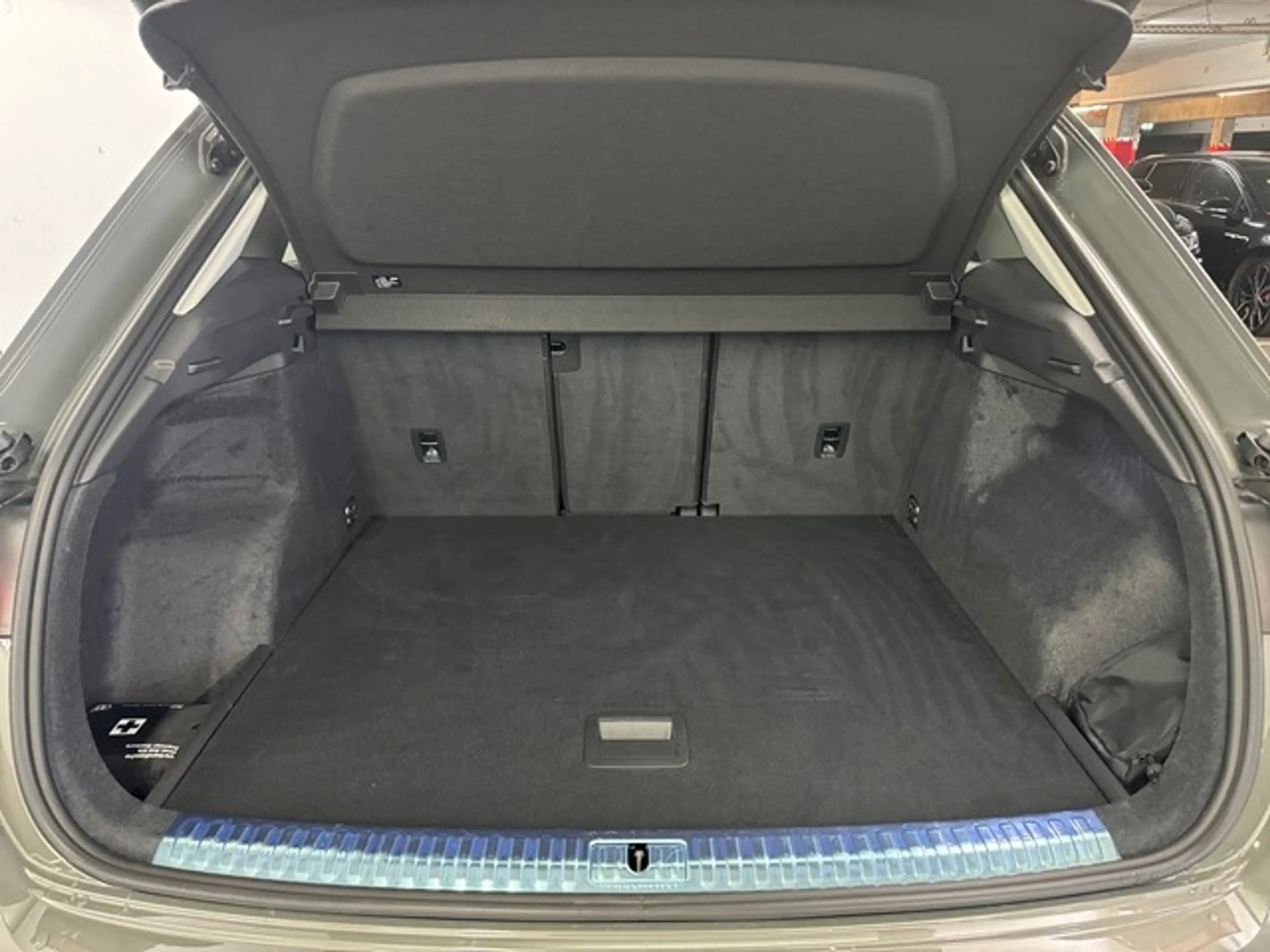 Audi Q3 advanced LED BUSINESS KAMERA NAVI KOMFORTPAKET ... — photo 11