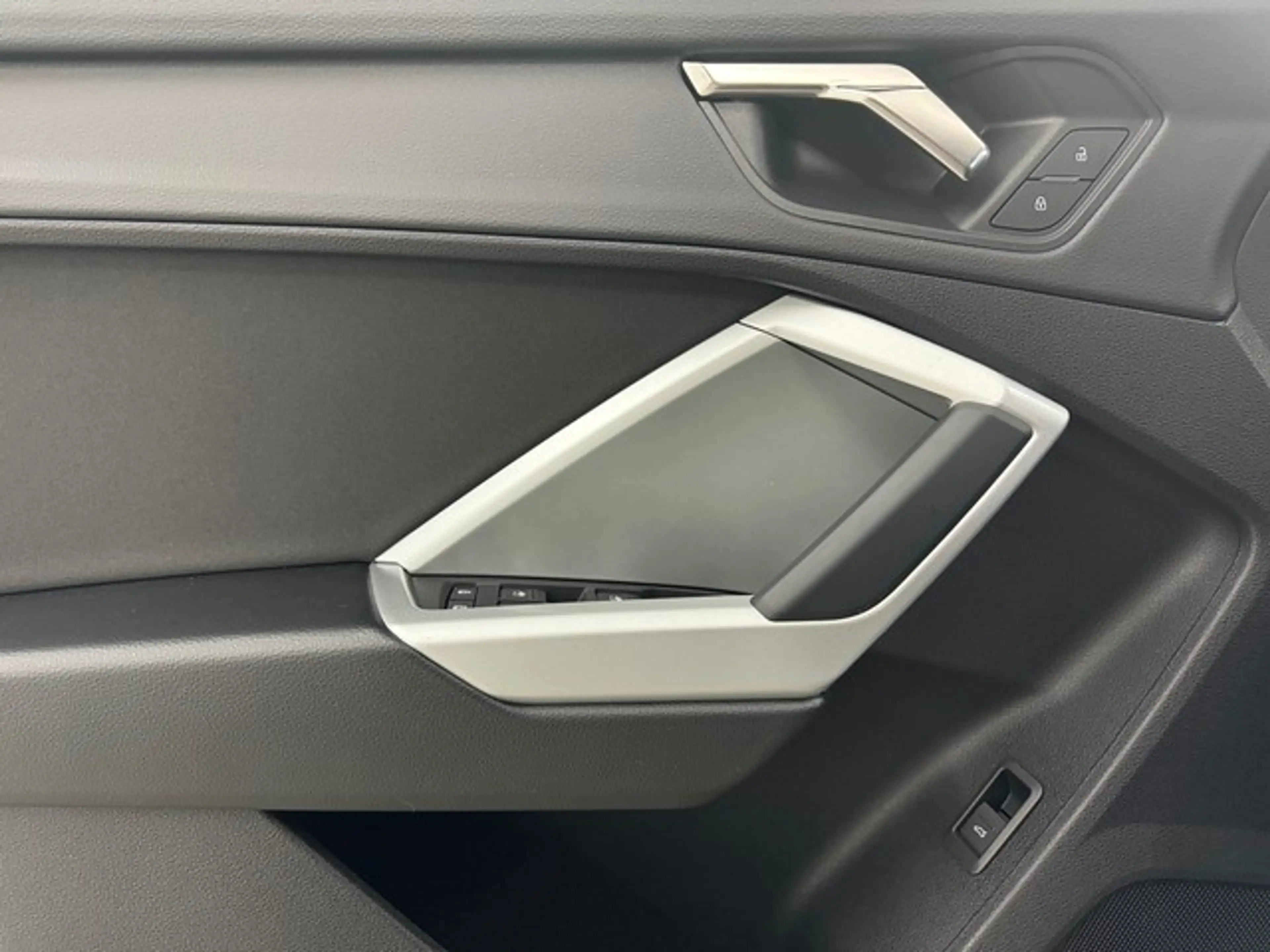 Audi Q3 advanced LED BUSINESS KAMERA NAVI KOMFORTPAKET ... — photo 18