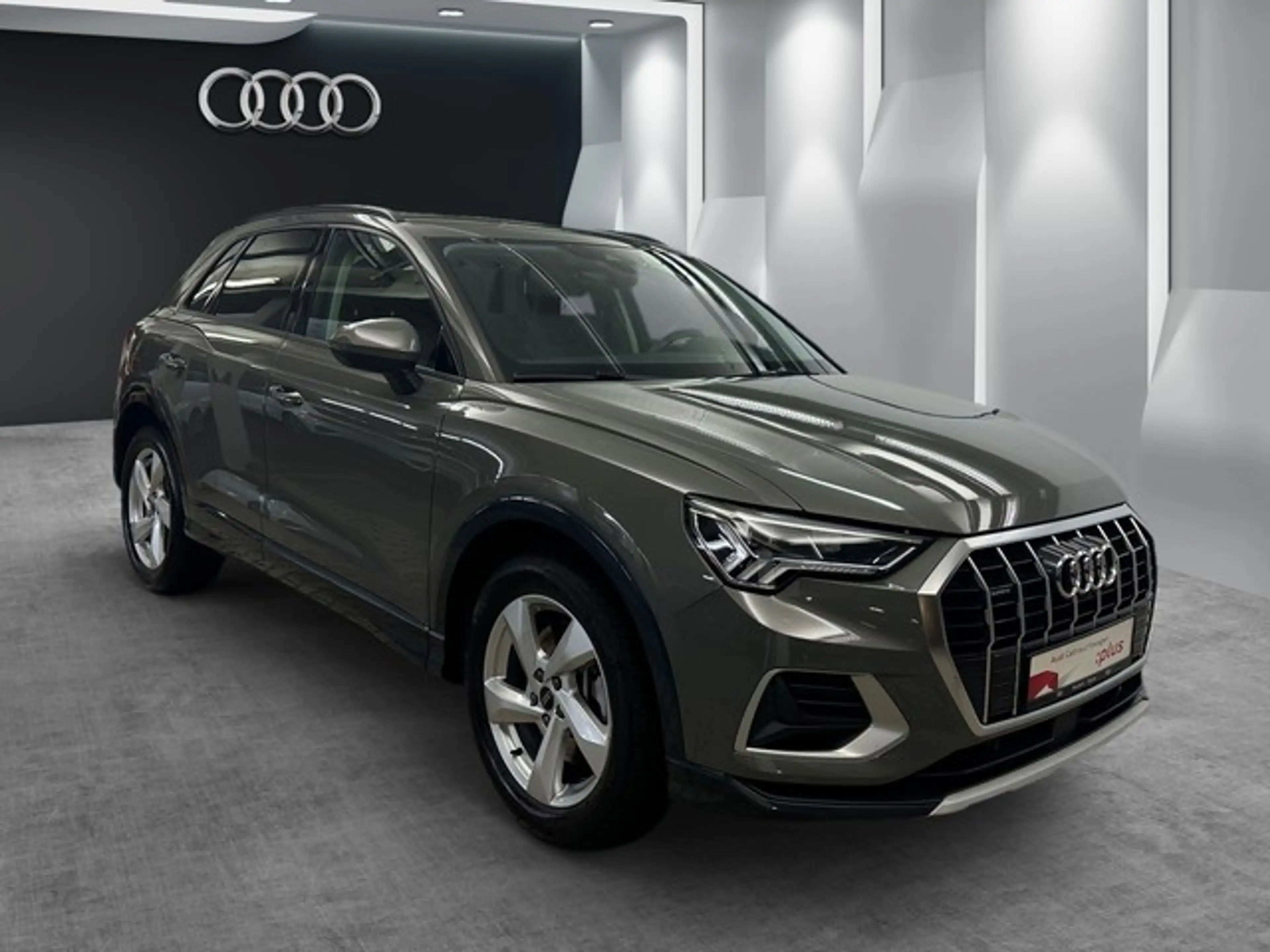 Audi Q3 advanced LED BUSINESS KAMERA NAVI KOMFORTPAKET ... — photo 24