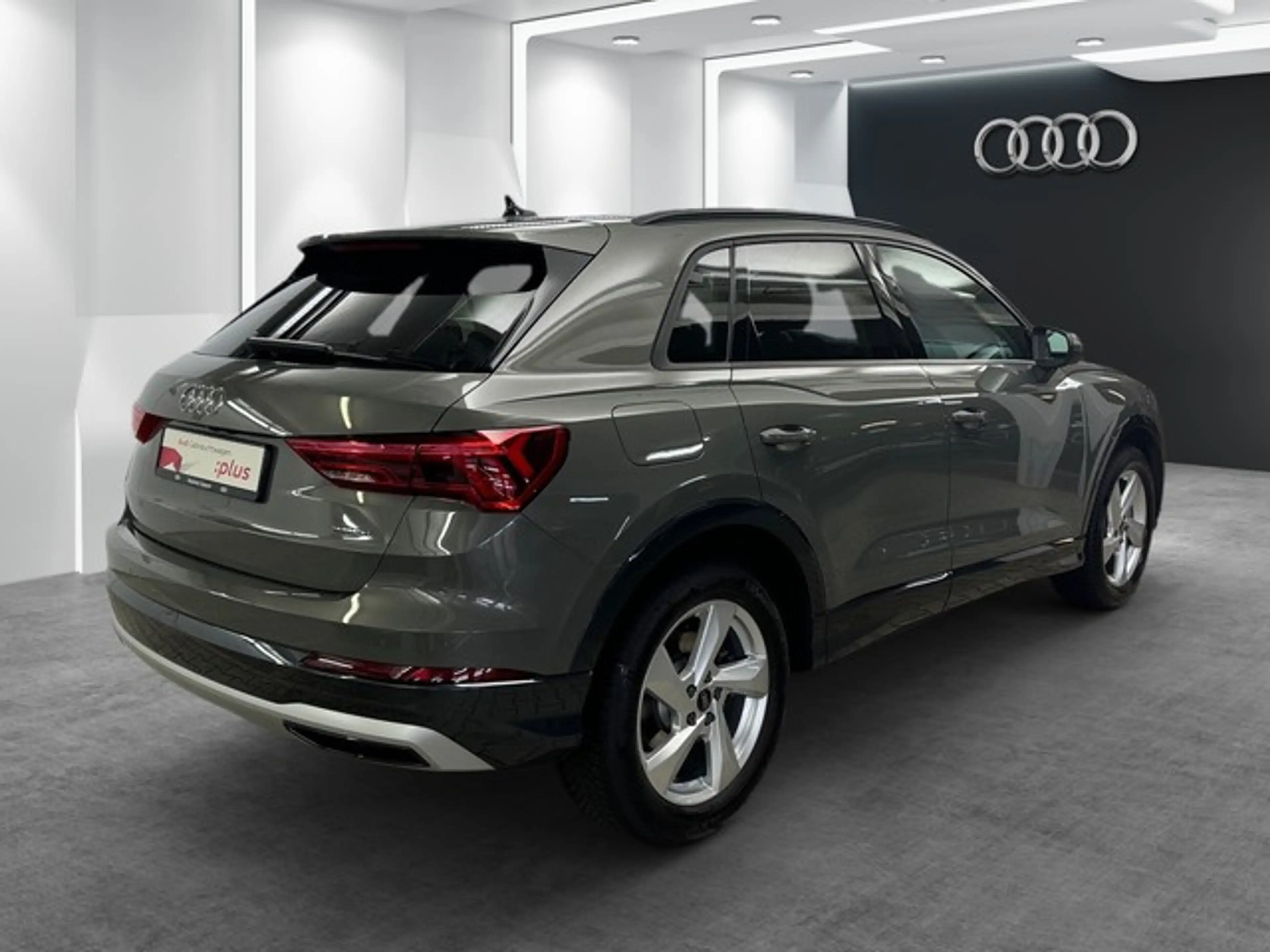Audi Q3 advanced LED BUSINESS KAMERA NAVI KOMFORTPAKET ... — photo 14