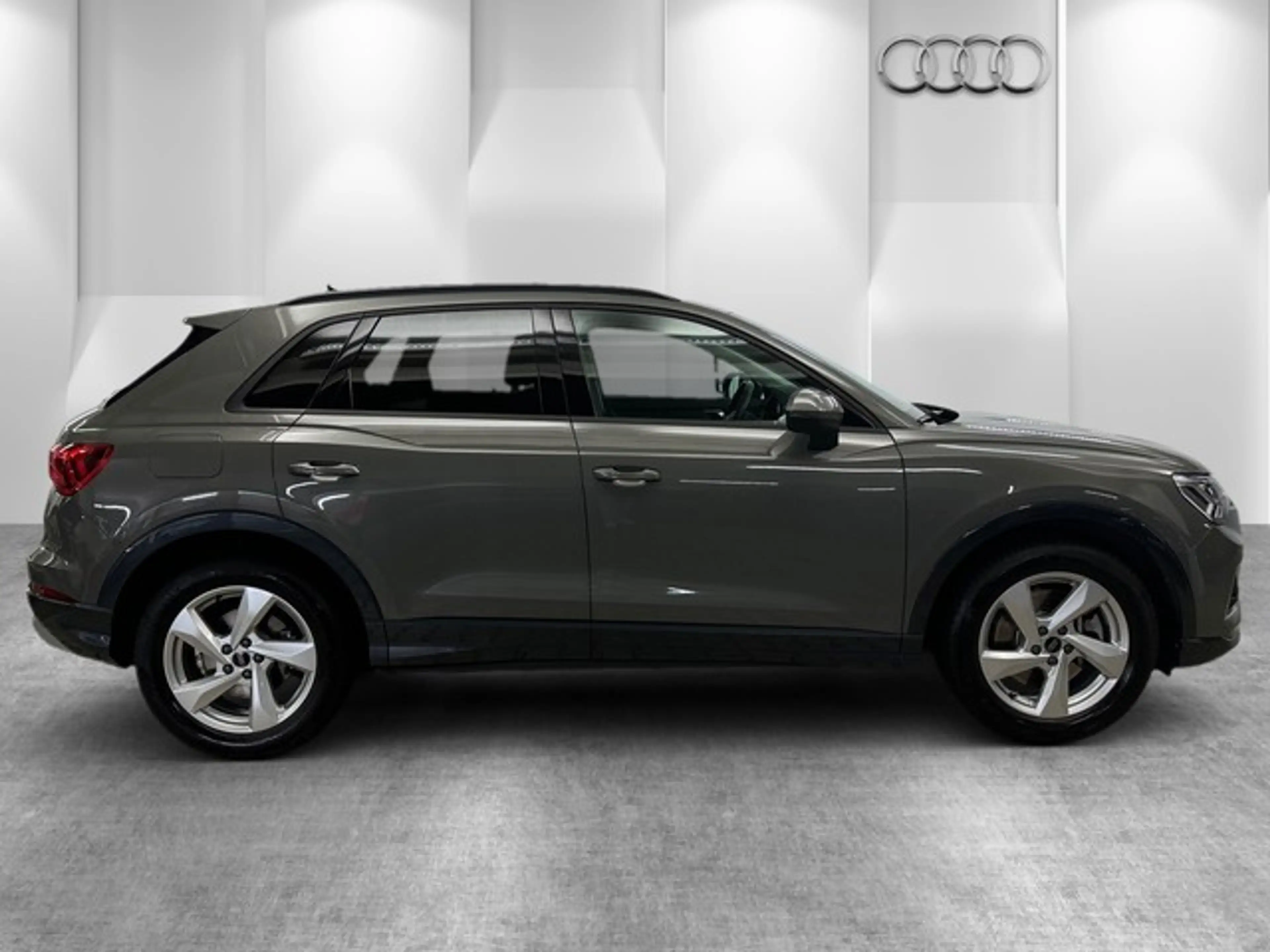Audi Q3 advanced LED BUSINESS KAMERA NAVI KOMFORTPAKET ... — photo 13