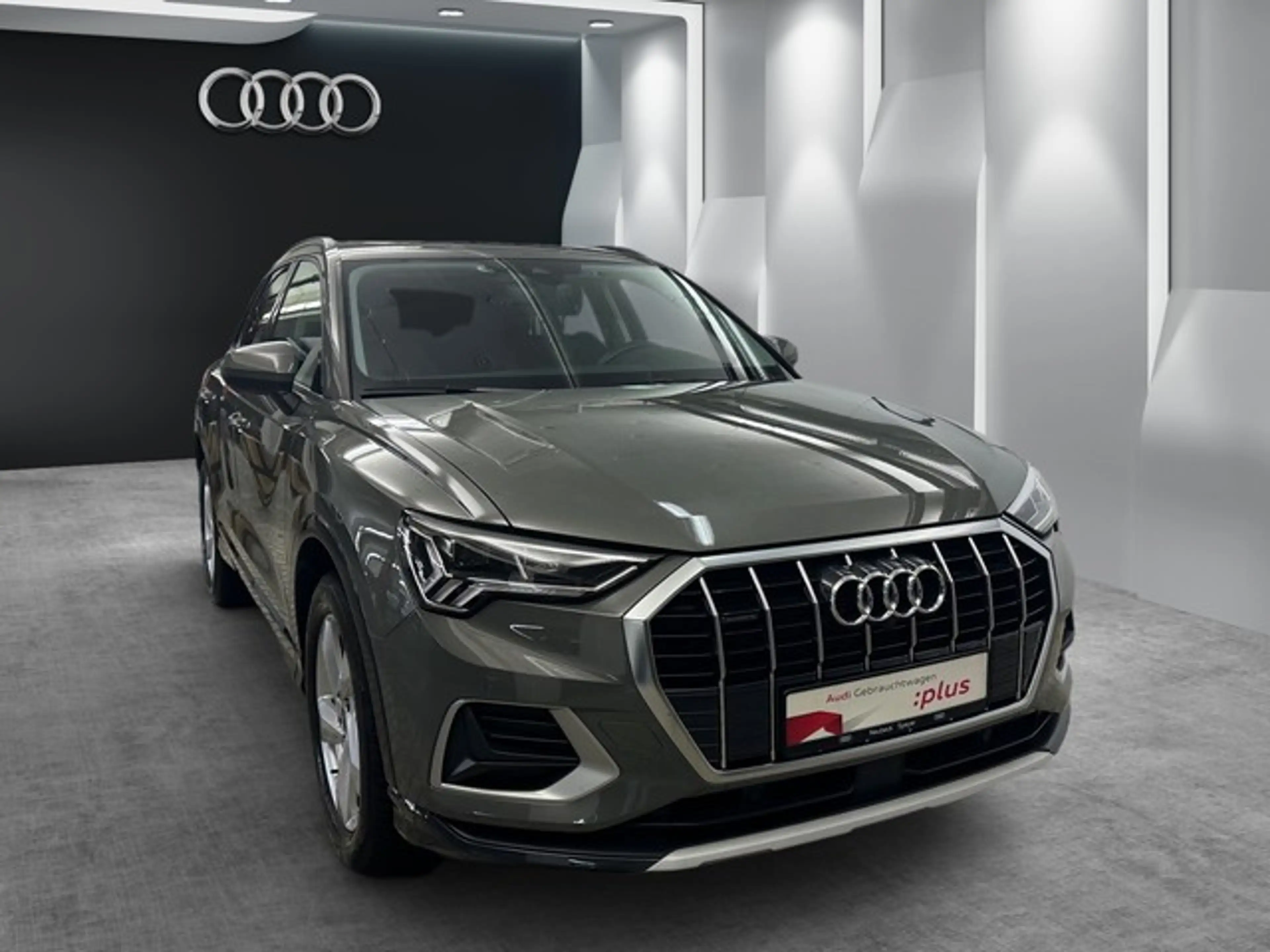 Audi Q3 advanced LED BUSINESS KAMERA NAVI KOMFORTPAKET ... — photo 23
