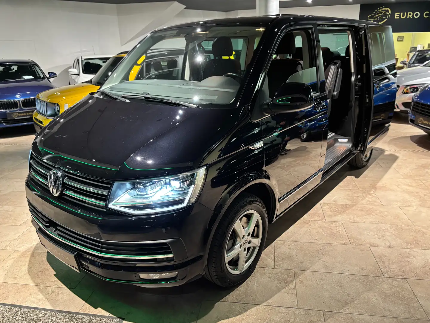 Volkswagen T6 Multivan Multivan Comfortline DSG Schwarz - 2