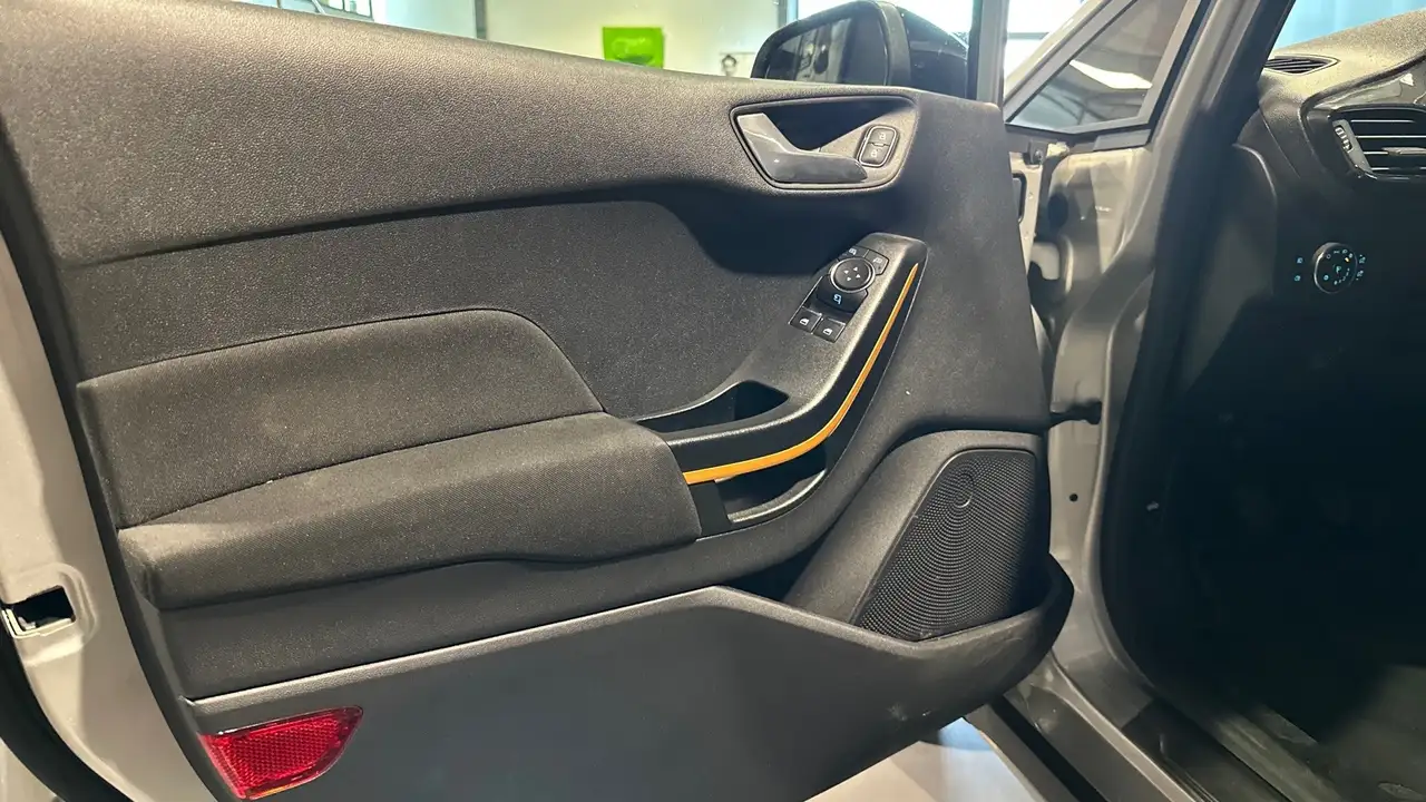 Ford Fiesta Active — photo 9