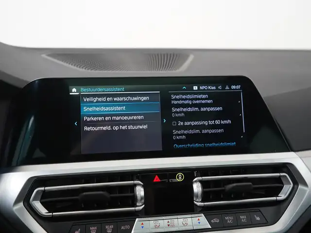 BMW 3 Series view 24