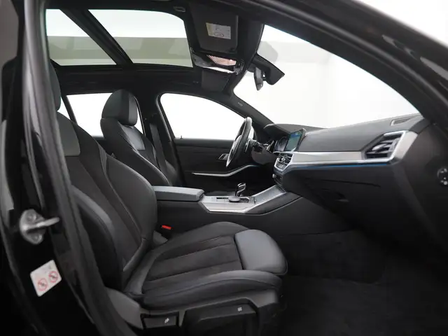 BMW 3 Series view 3