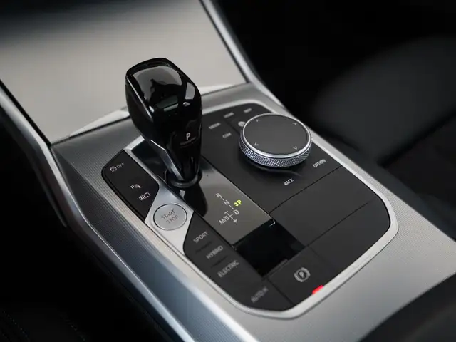 BMW 3 Series view 11
