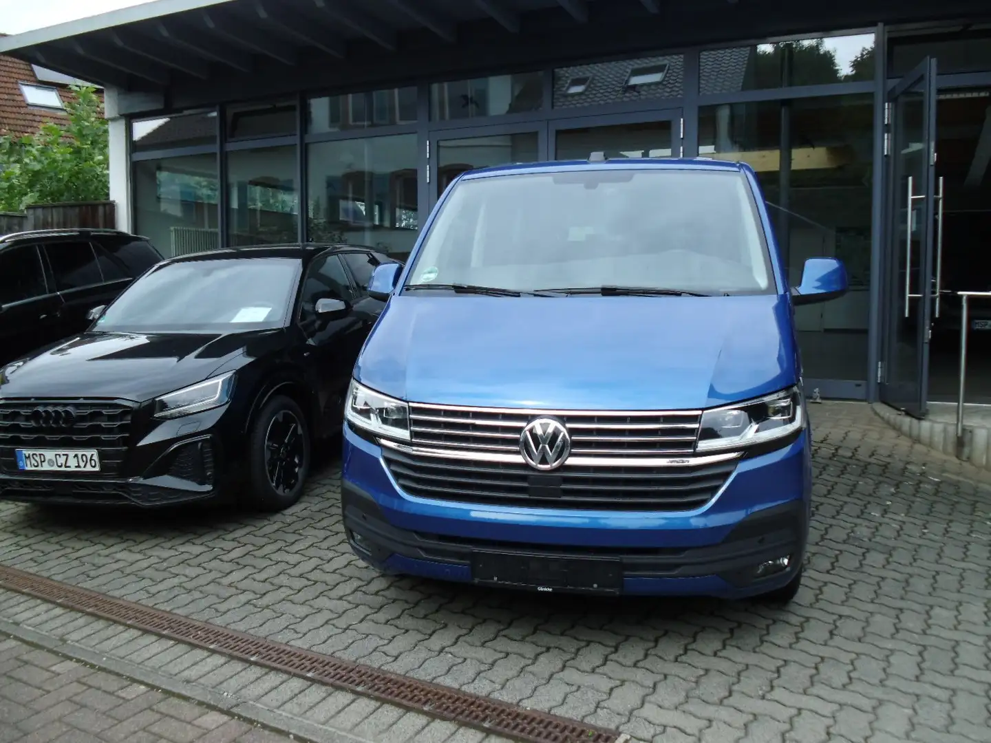 Volkswagen T6 Caravelle Comfortline FWD 2.0 TDi plava - 2