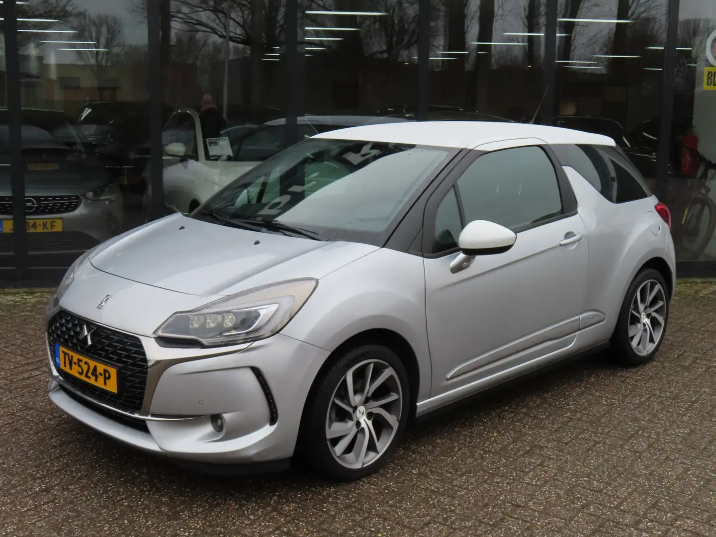 DS Automobiles DS 3 1.2 PureTech Café Racer*Navigatie*LED*Camera* Grau - 2