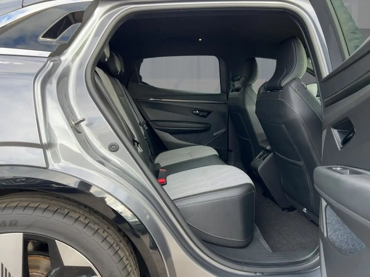 Renault Megane TECHNO EV60 220HP CCS SELBSTPARKEND, миниатюра 9