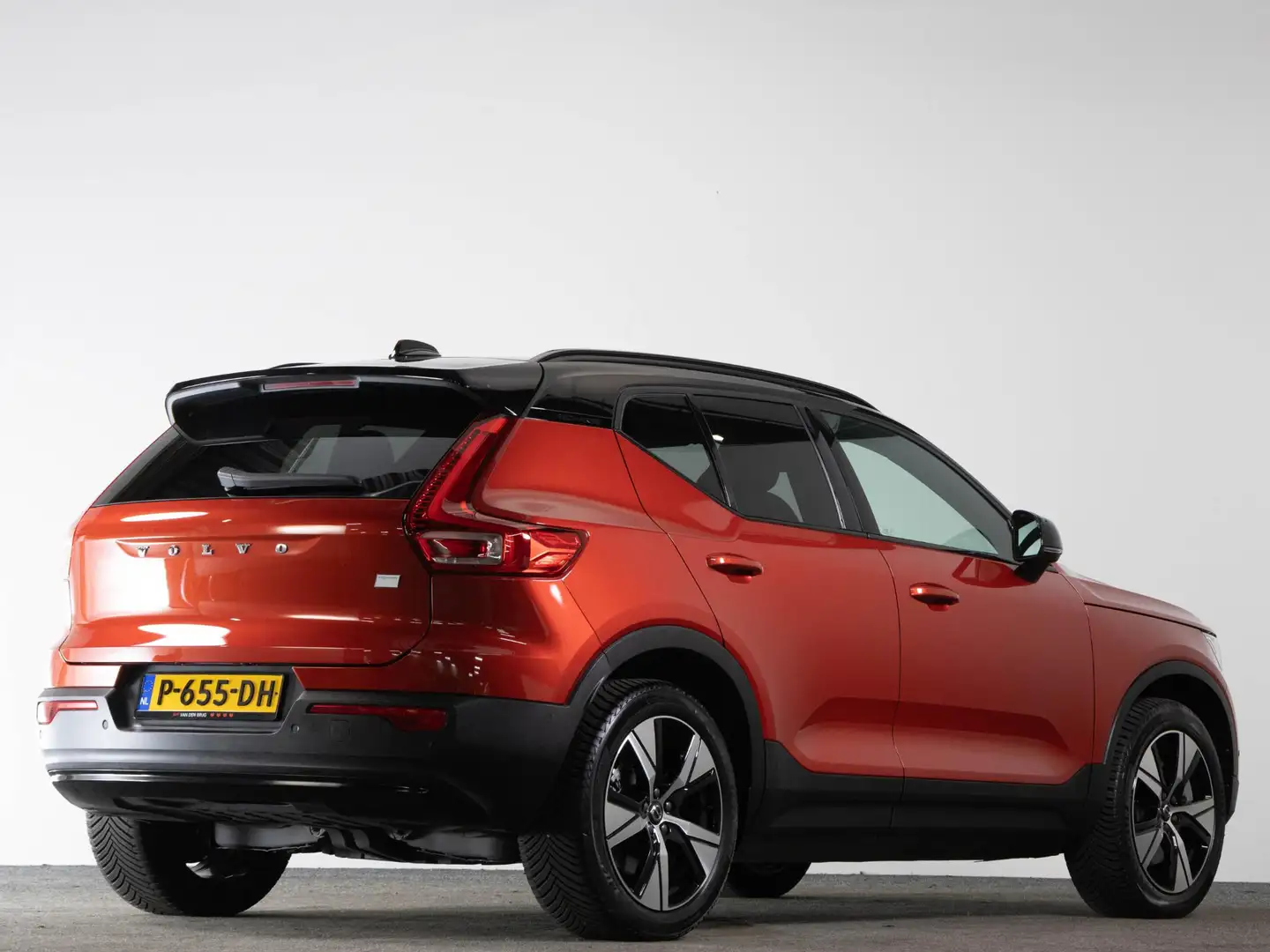 Volvo XC40 Recharge Pro 70 kWh 231 PK | LED | Panoramadak | T Oranje - 2