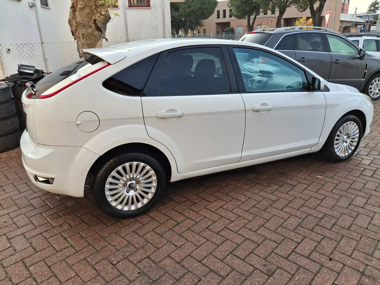 Ford Focus Focus II 2008 5p 2.0 Titanium Gpl 145cv Weiß - 2