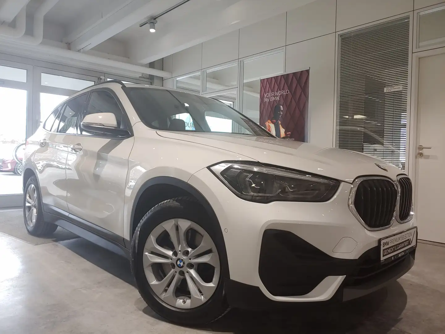 BMW X1 xDrive25e AHK/LED/PDC/Shz/Parkassistent Blanc - 2