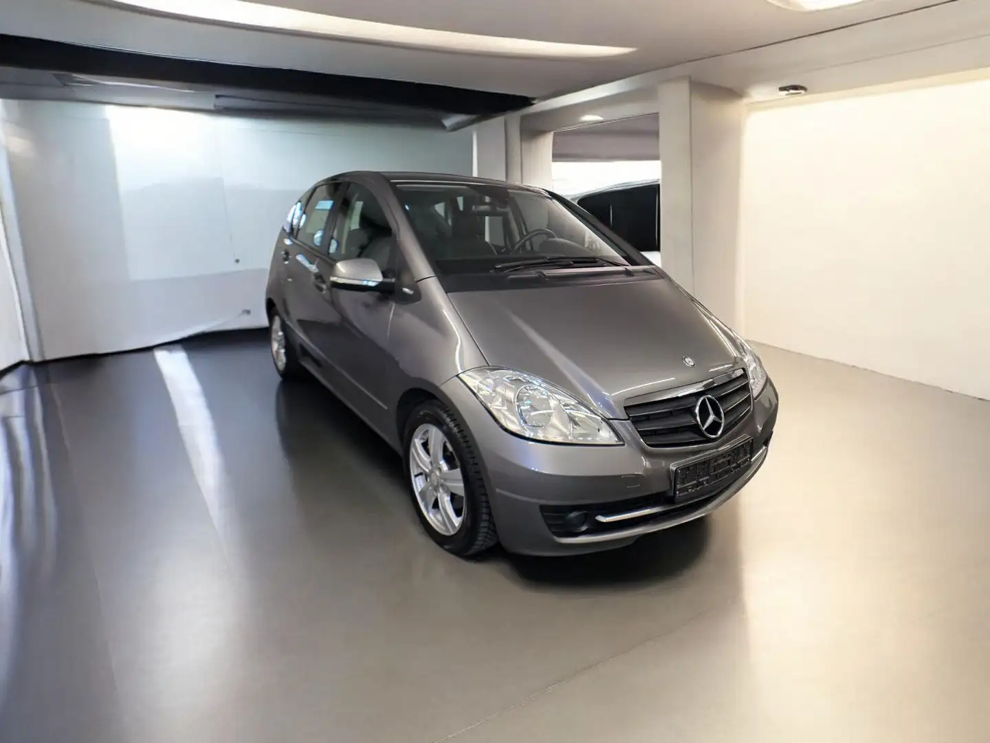 Mercedes-Benz A 180 Aut. Avantgarde Tep Klimaaut. TOP ZUSTAND Gris - 2