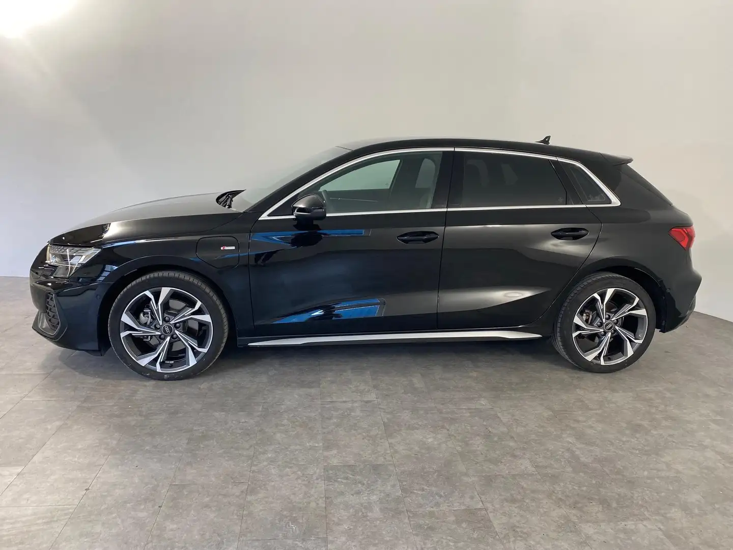 Audi A3 Sportback 40 1.5 TFSI e S line MATRIX*NAVI*RFK ... Schwarz - 2