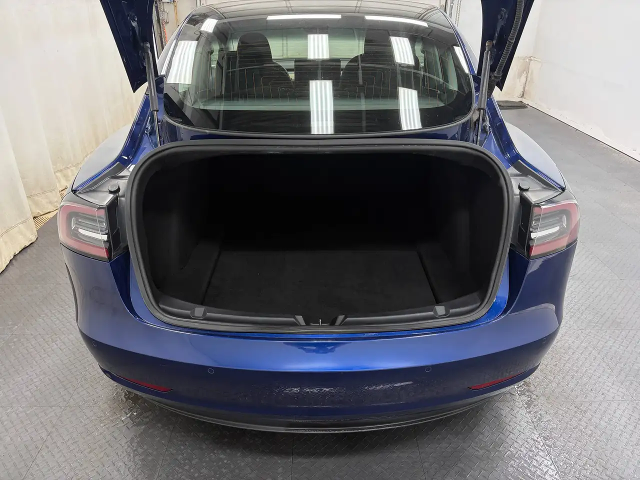 Tesla Model 3 fotografie Tesla Model 3
