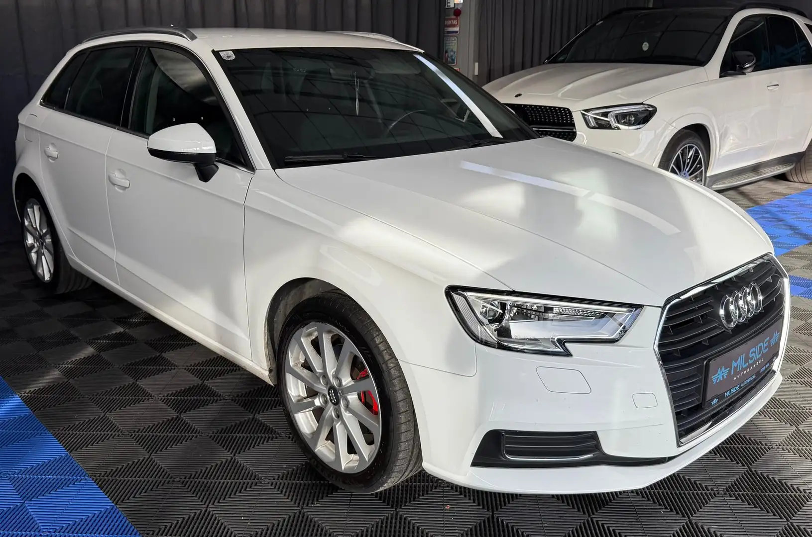 Audi A3 1.5 TSI Sportback design Weiß - 1