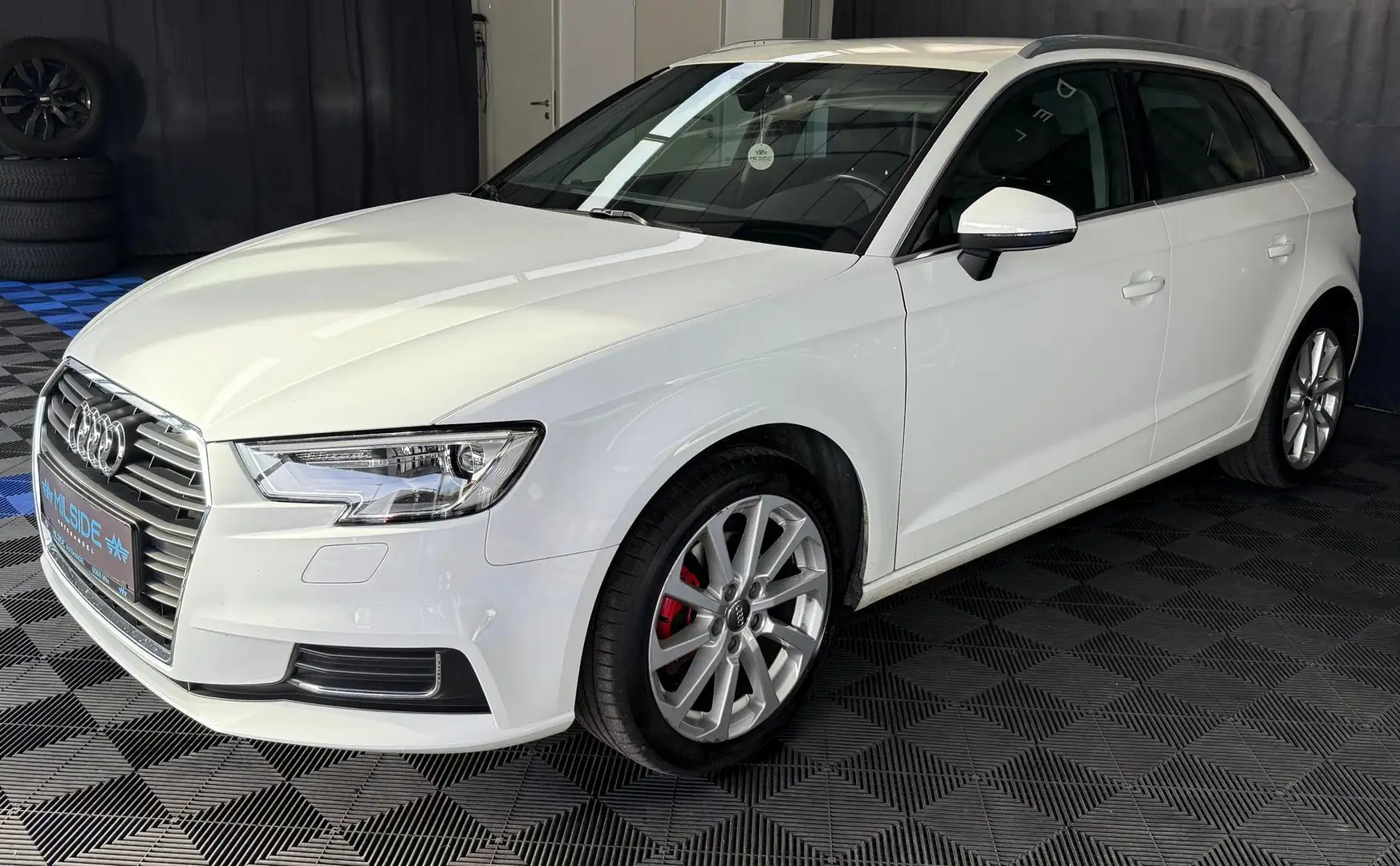 Audi A3 1.5 TSI Sportback design Weiß - 2