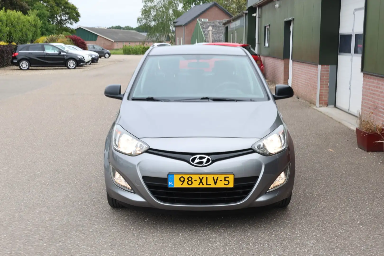 Hyundai i20 1.2i Business Edition, 5Drs. MAMS TAXI, Airco, 100 Gris - 2