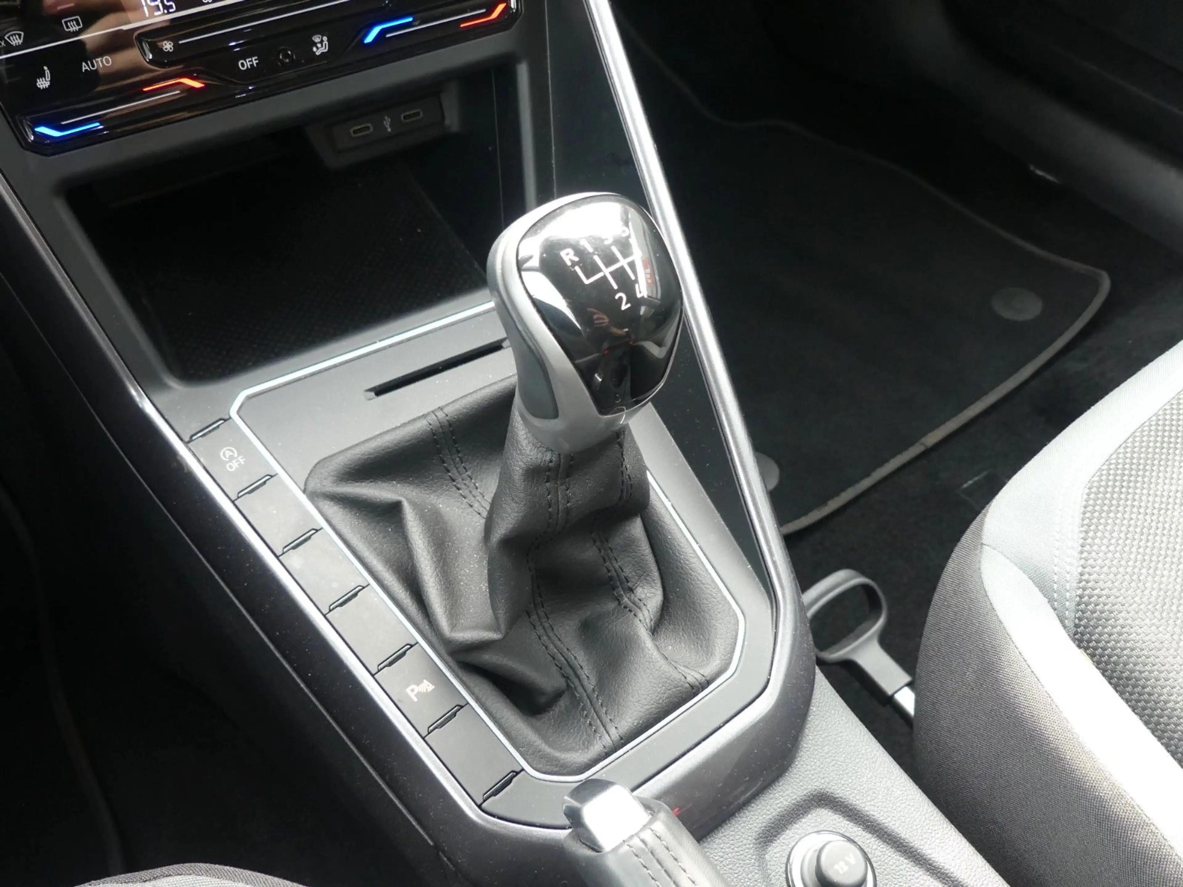 Volkswagen Polo VI Style * Tempo * SHZ * PDC — photo 14