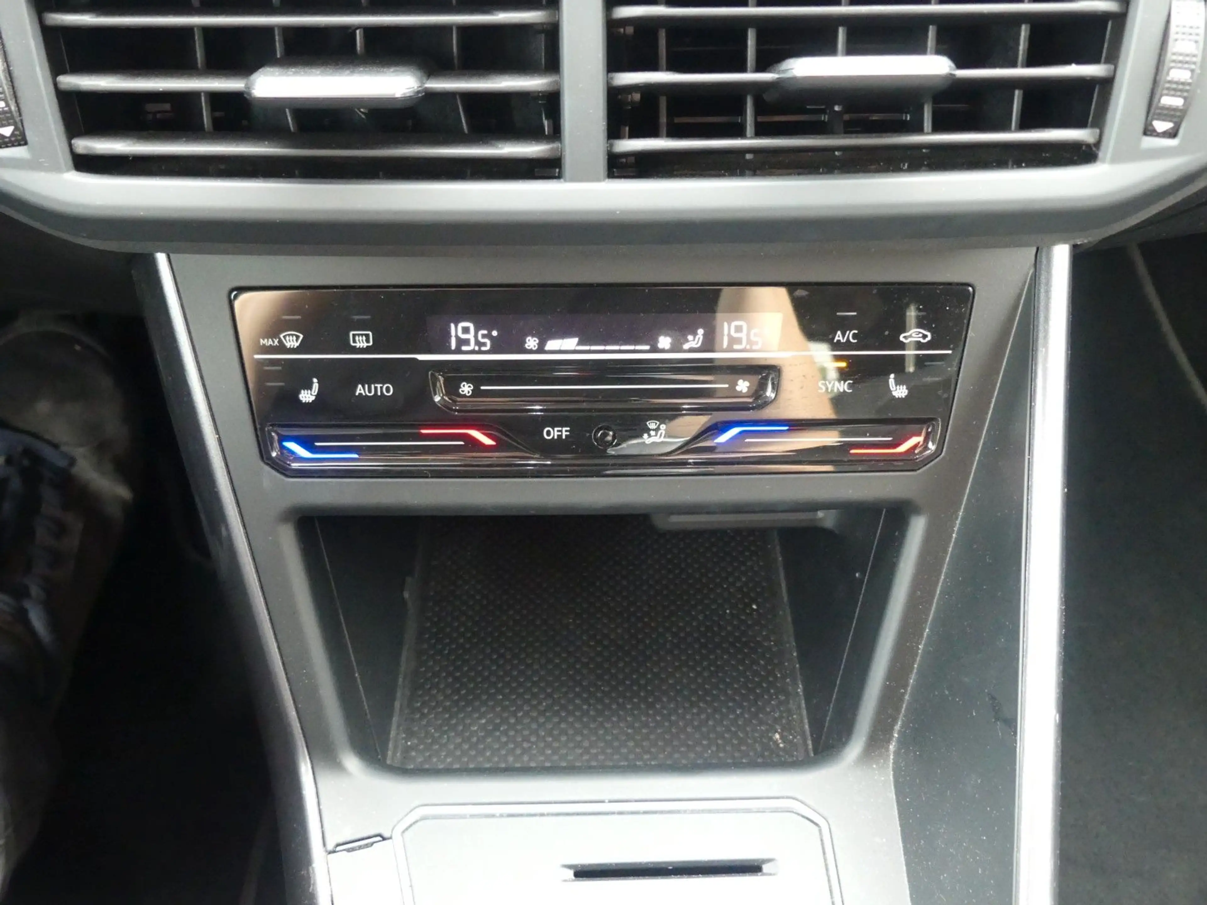 Volkswagen Polo VI Style * Tempo * SHZ * PDC — photo 13
