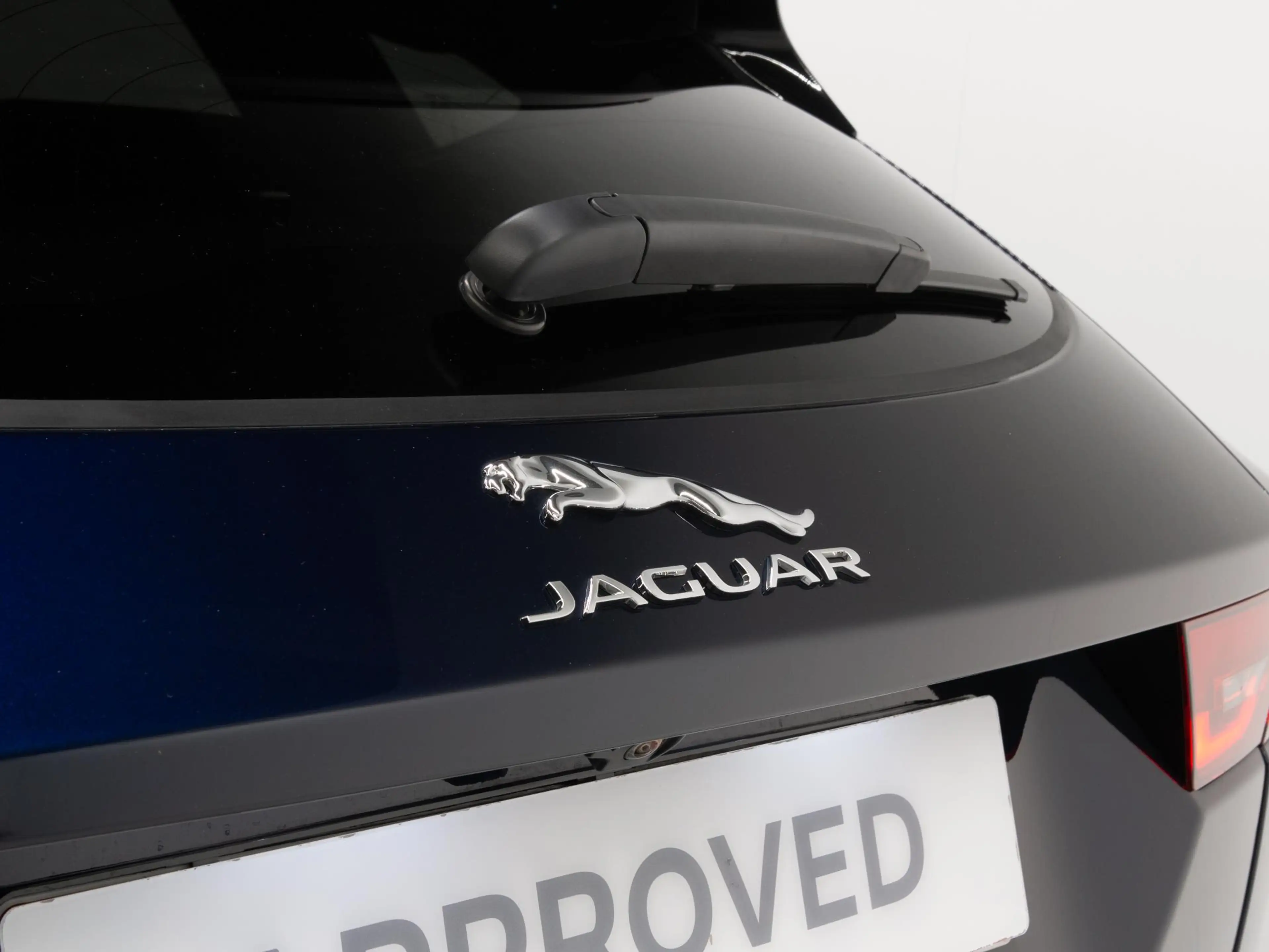 Jaguar E-Pace 2.0 D200 AWD R-Dynamic SE — photo 15