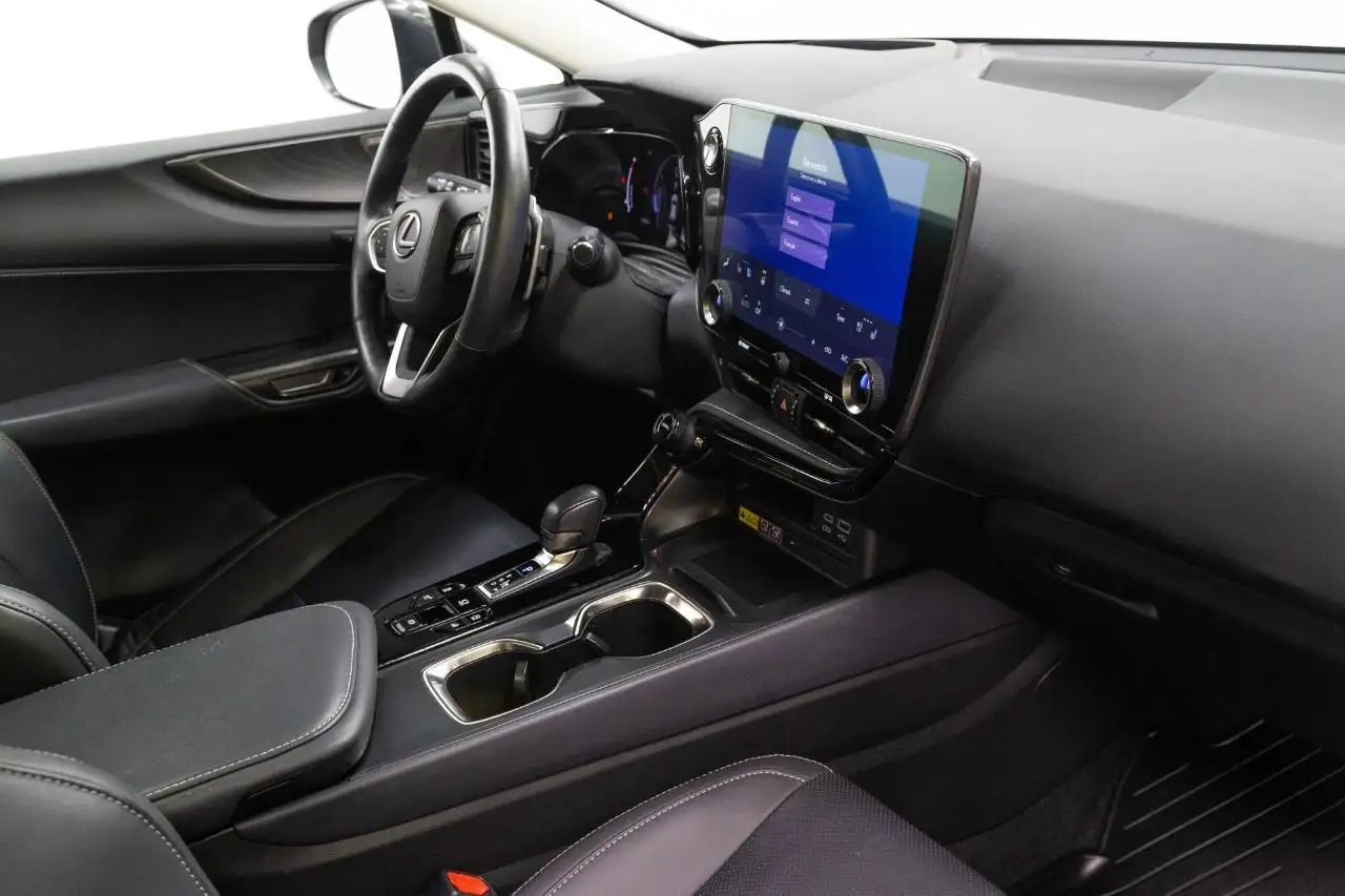 Lexus NX снимка Lexus NX