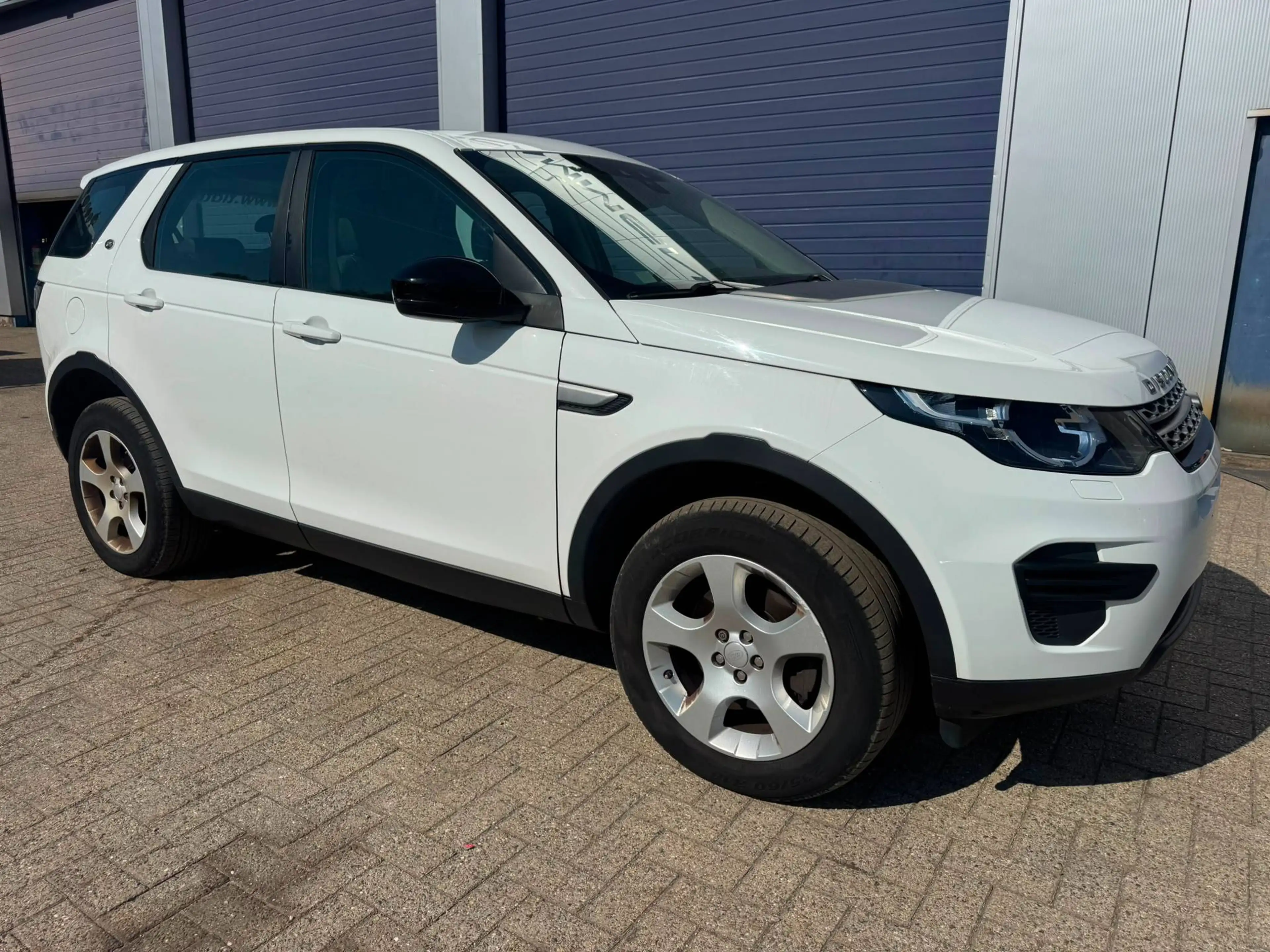 Land Rover Discovery — photo 7