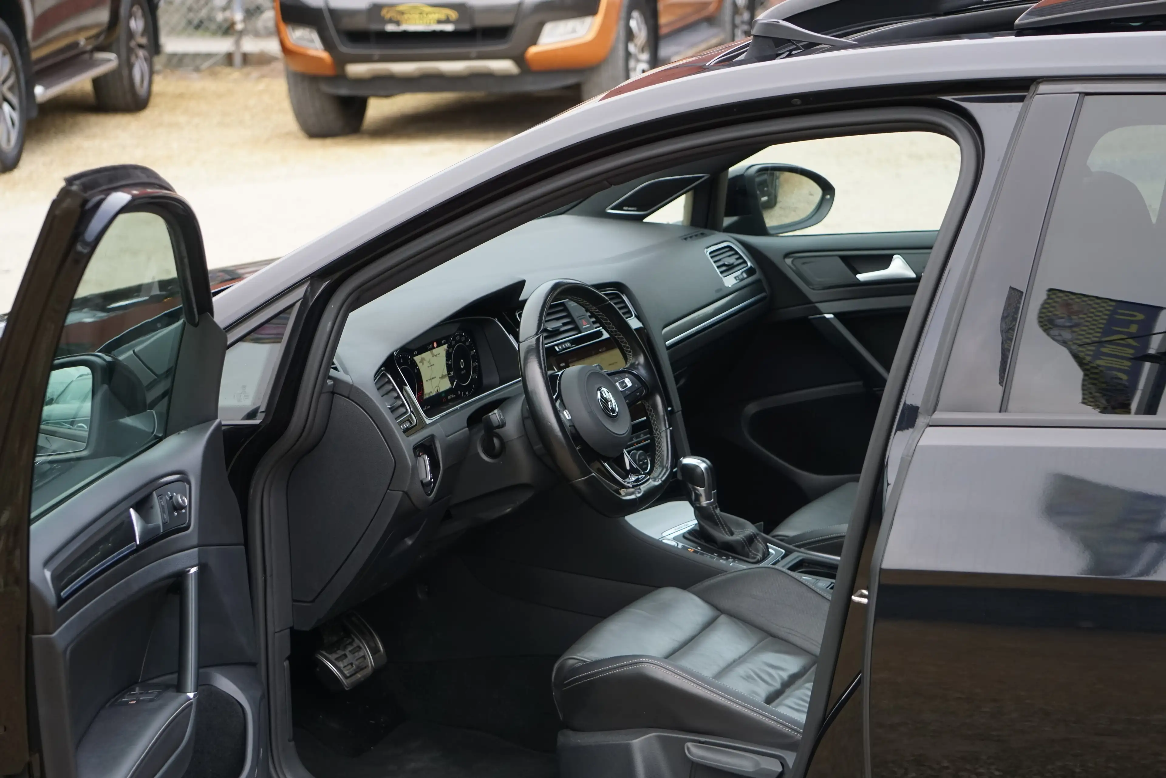 Volkswagen Golf R 2.0 TSI 4Motion COCKPIT DSG PANO CAM DISTRONIC EU6 — photo 7