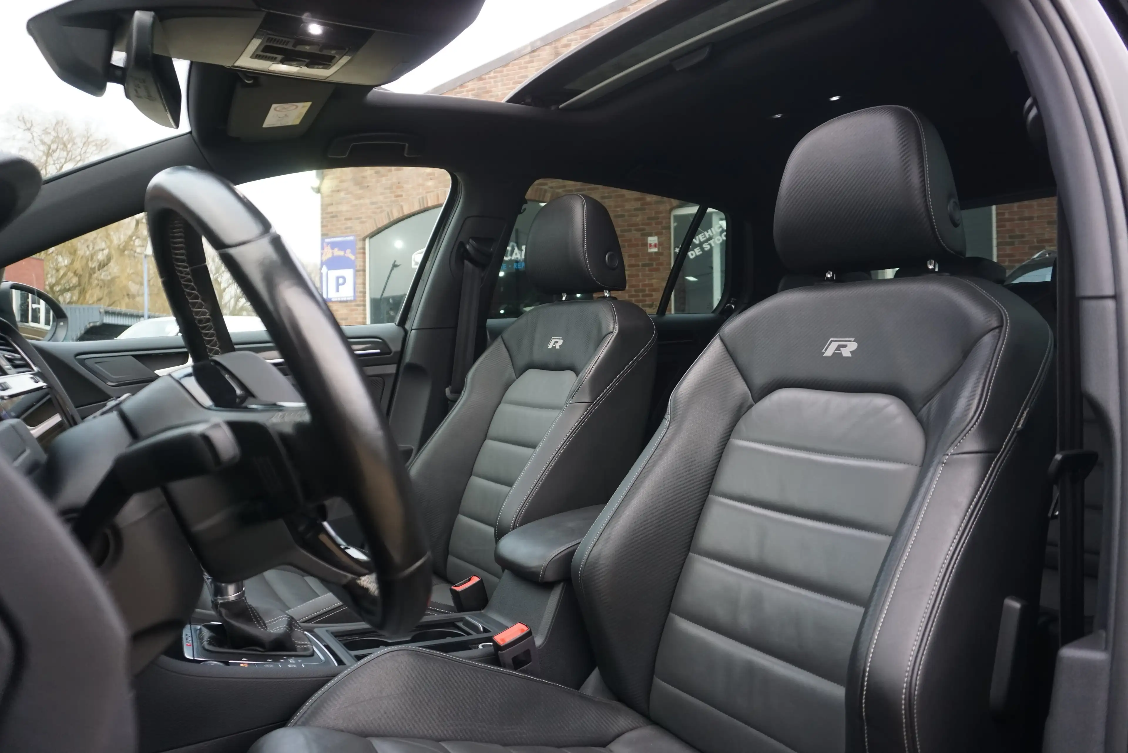 Volkswagen Golf R 2.0 TSI 4Motion COCKPIT DSG PANO CAM DISTRONIC EU6 — photo 9