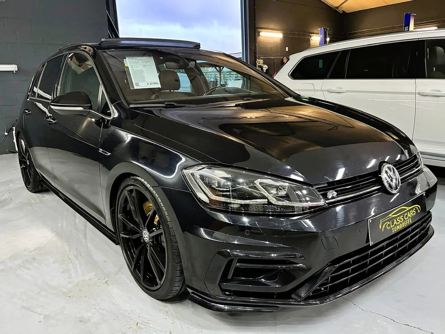 Volkswagen Golf R 2.0 TSI 4Motion COCKPIT DSG PANO CAM DISTRONIC EU6 Zwart - 1