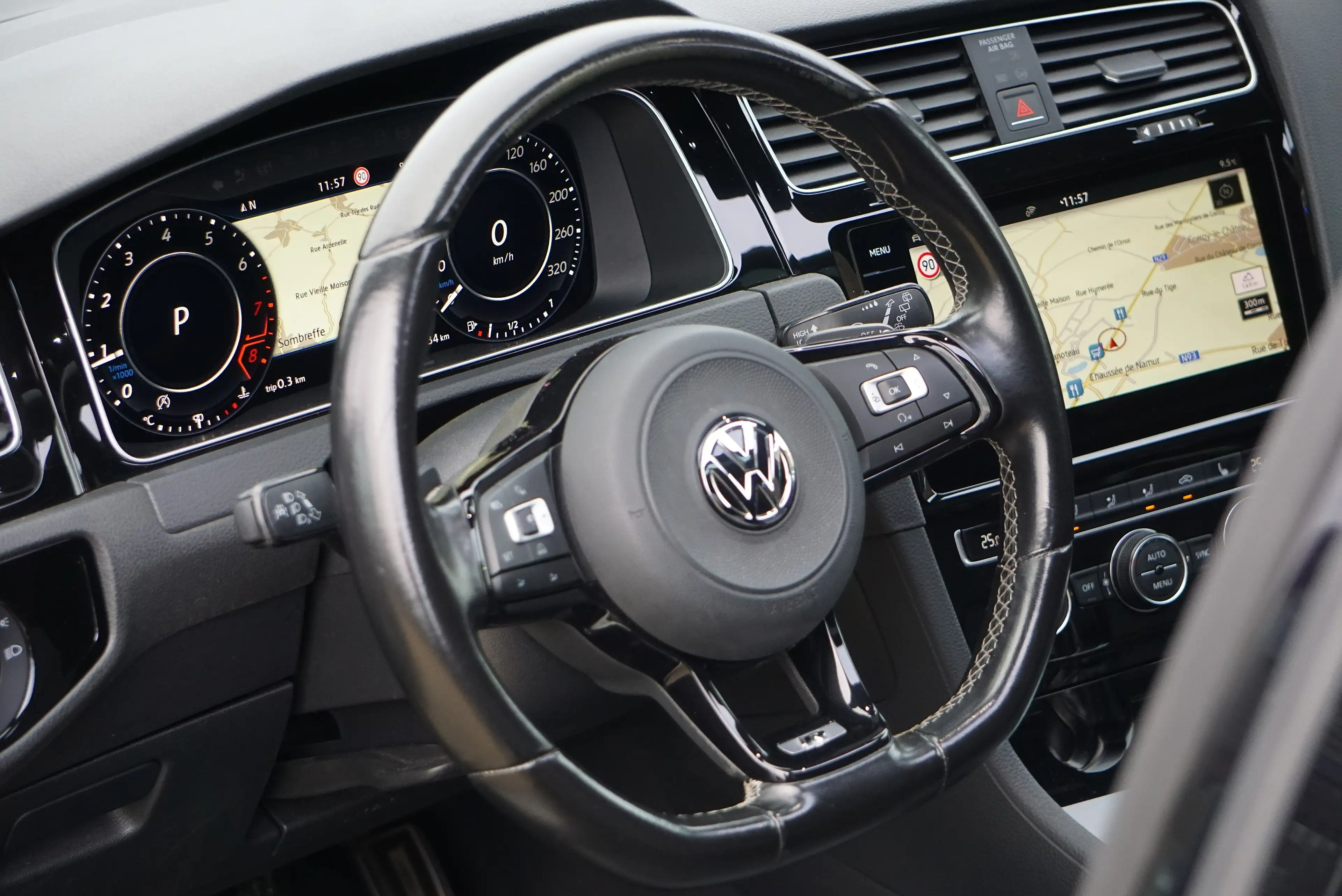 Volkswagen Golf R 2.0 TSI 4Motion COCKPIT DSG PANO CAM DISTRONIC EU6 — photo 8