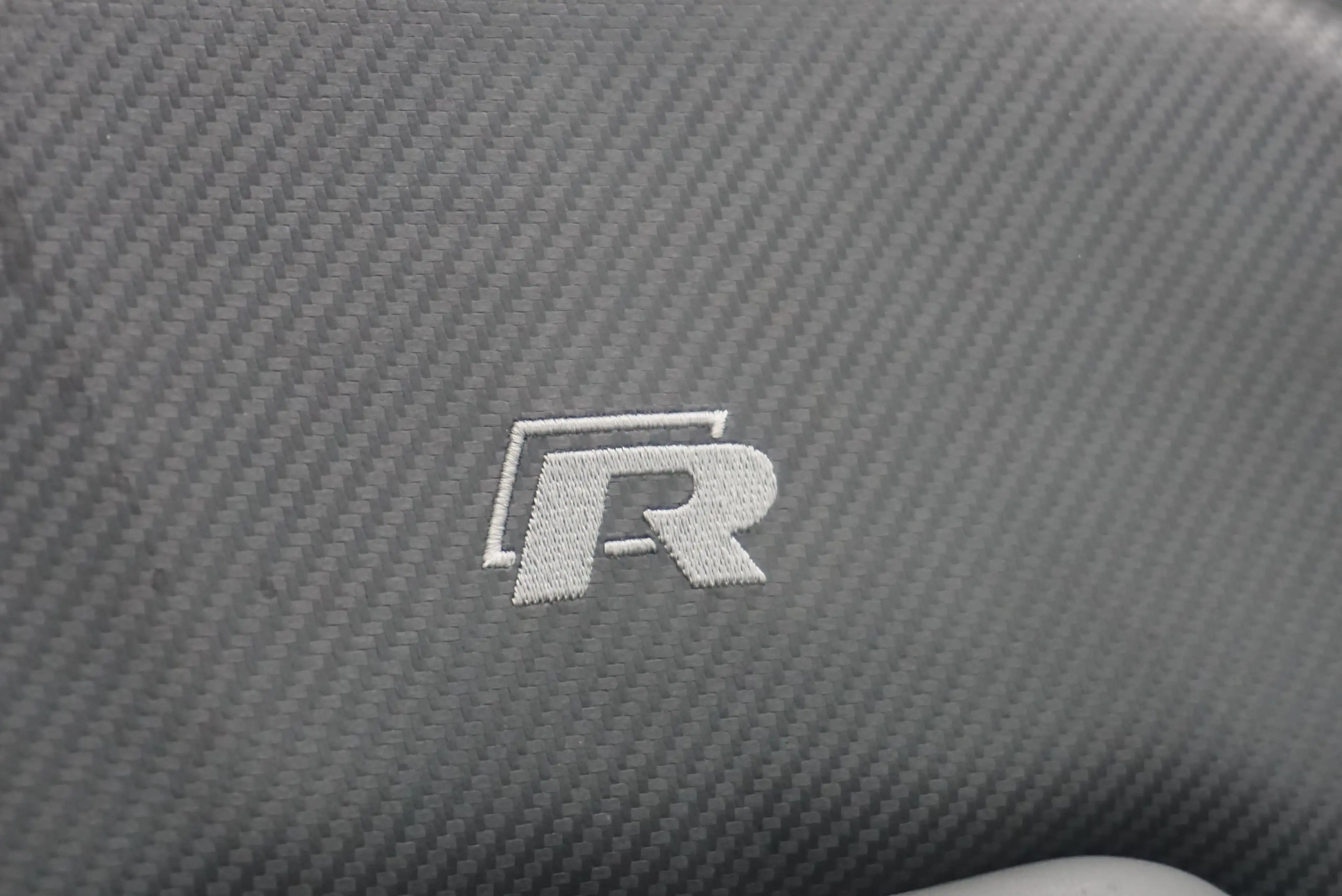 Volkswagen Golf R 2.0 TSI 4Motion COCKPIT DSG PANO CAM DISTRONIC EU6 — photo 12