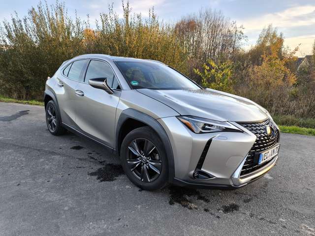 Imagine Lexus UX 200 Launch Edition