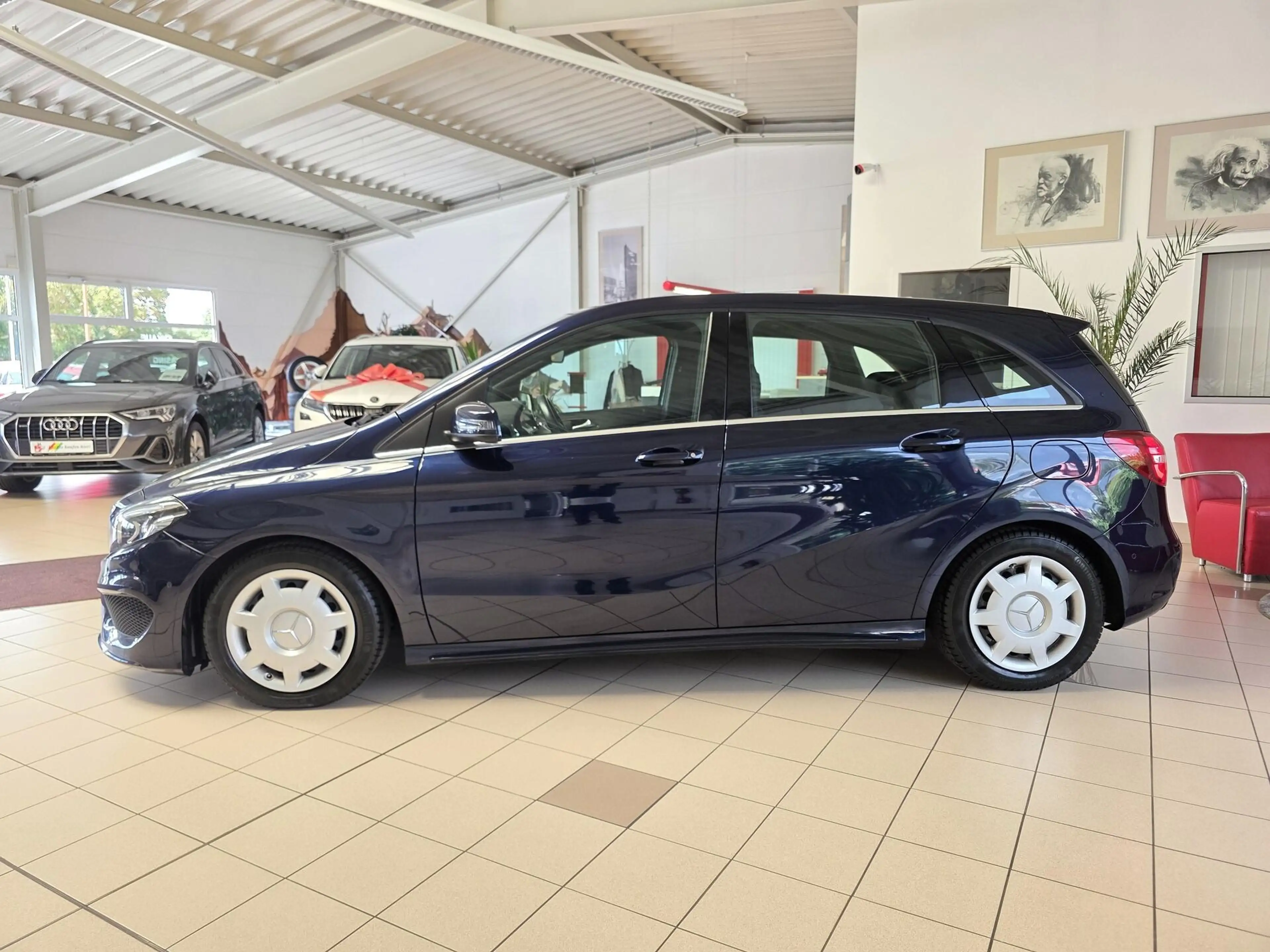 Mercedes-Benz B 180 B180 AMG Line Autom./1.Hand/Navi/LED/Kamera — photo 4